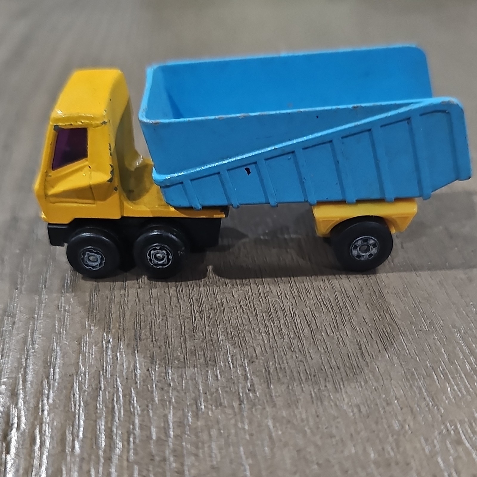 Matchbox Superfast Articulated Dump Truck No.35 1:64 Yellow/Blue/Black 1973