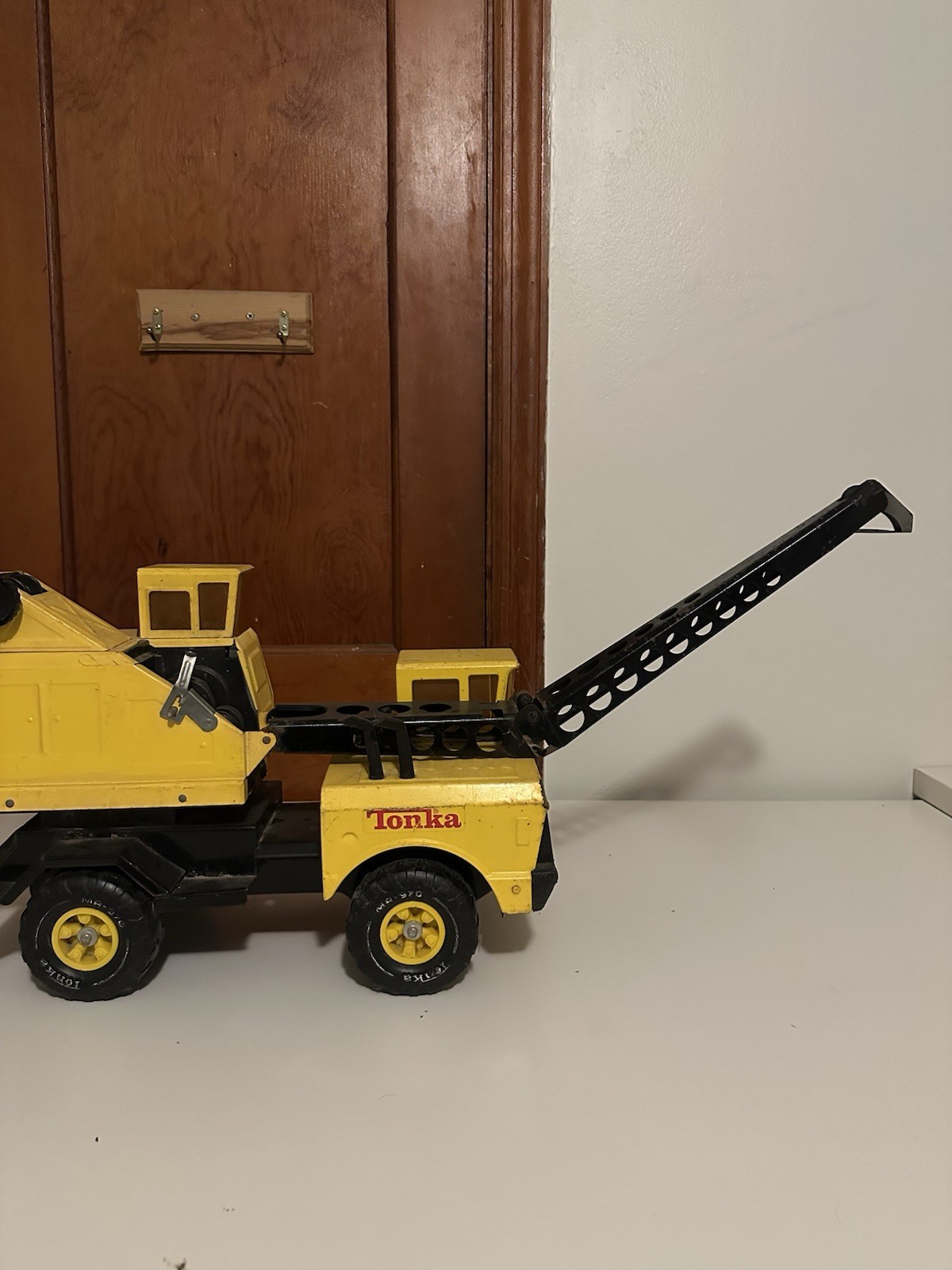 Vintage TonkaCrane Metal Truck MR970 Toy (missing Bucket)