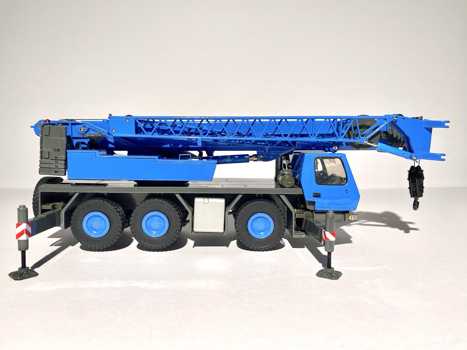 2005 Grove GMK 3055 3-Axle All-Terrain Crane – 1/50 scale diecast model TWH003