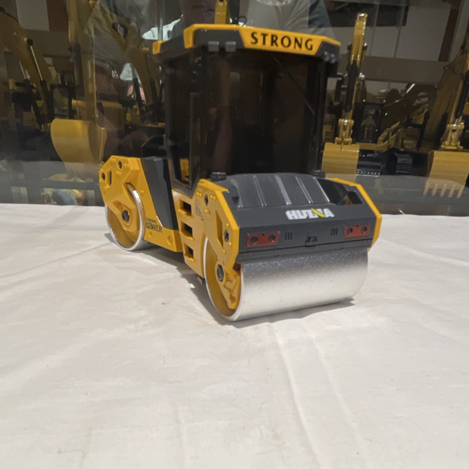 Huina Diecast Road Roller Construction Vehicle Yellow Black Silver Model