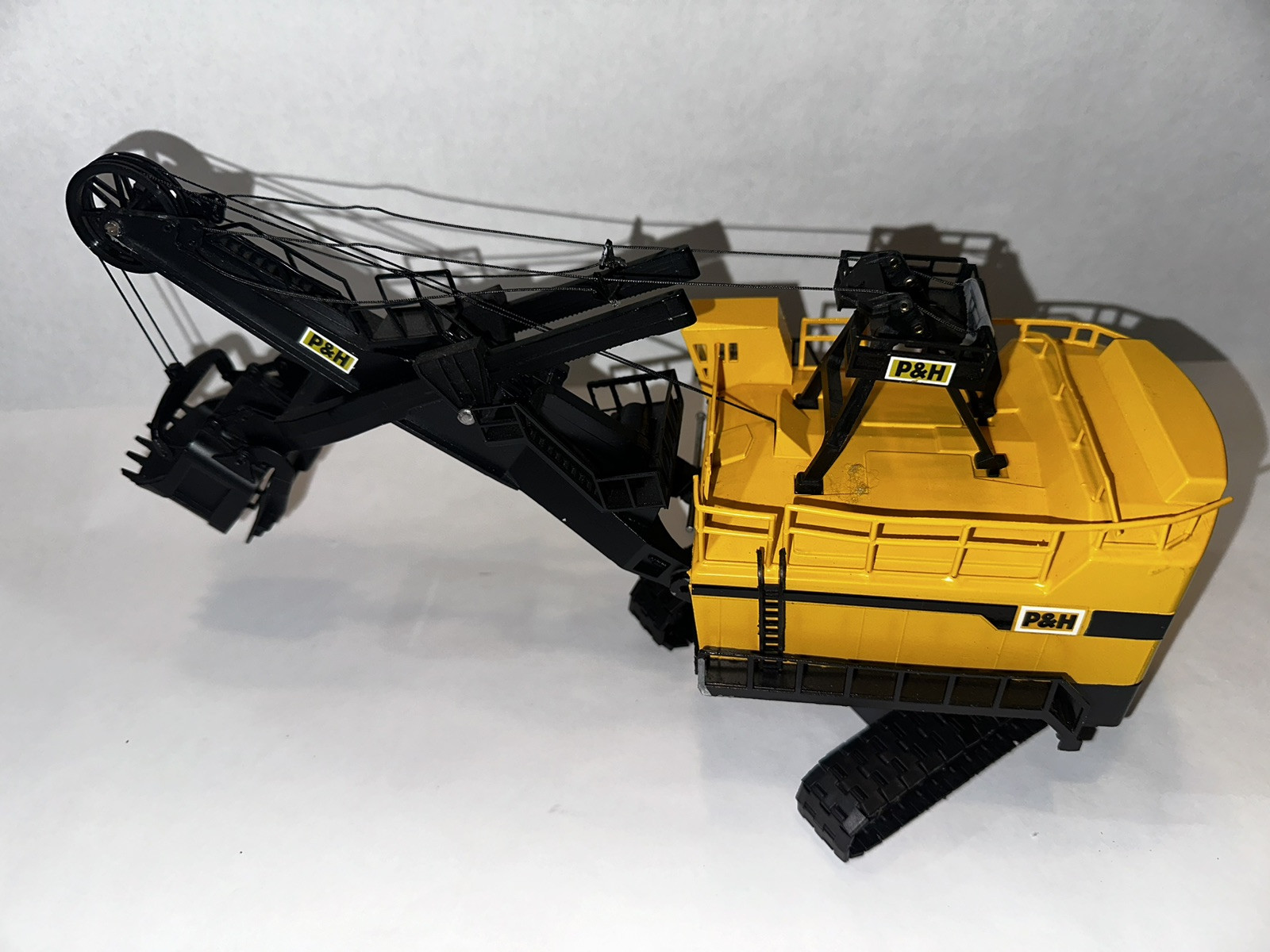 Conrad 2940 P&H 2800 Electric Mining Shovel – Yellow 1/87 Die-Cast in own box