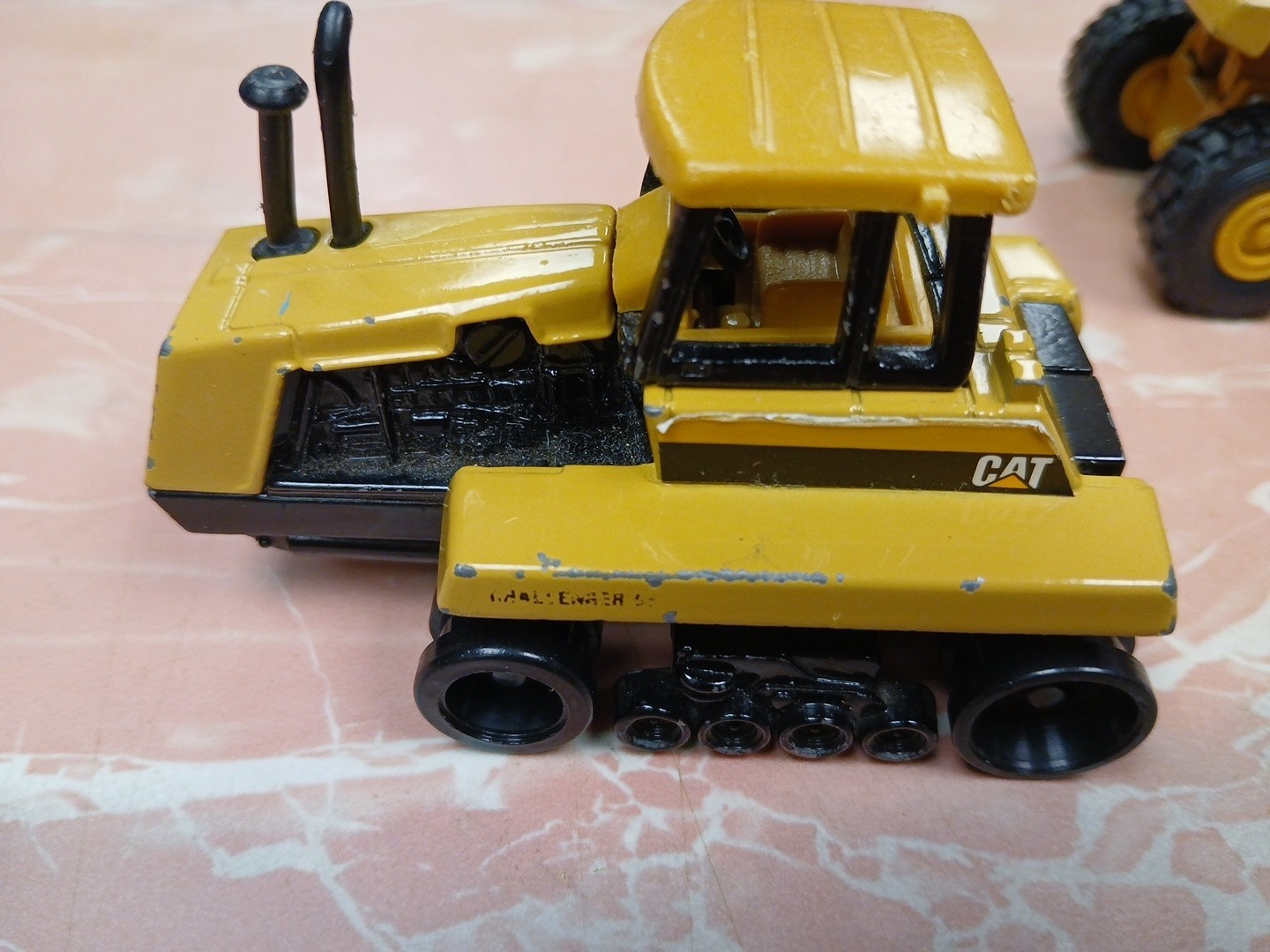 ERTL Diecast Norscot Caterpillar D25D Articulated Dump Truck & Bulldozer 1:64