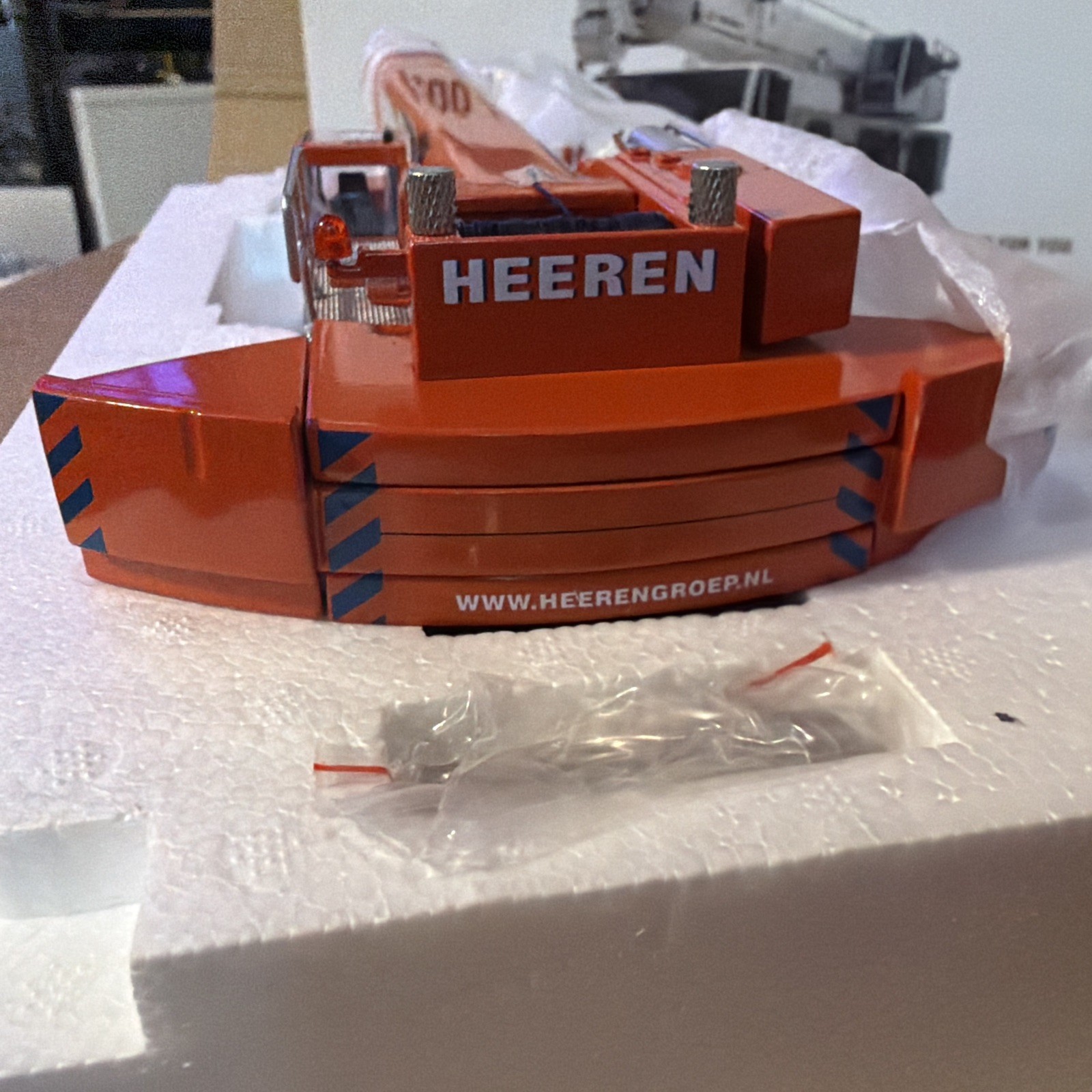 NZG 869-01 Terex AC200-1 Mobile Hydraulic Crane – HEEREN 1/50 Die-cast New