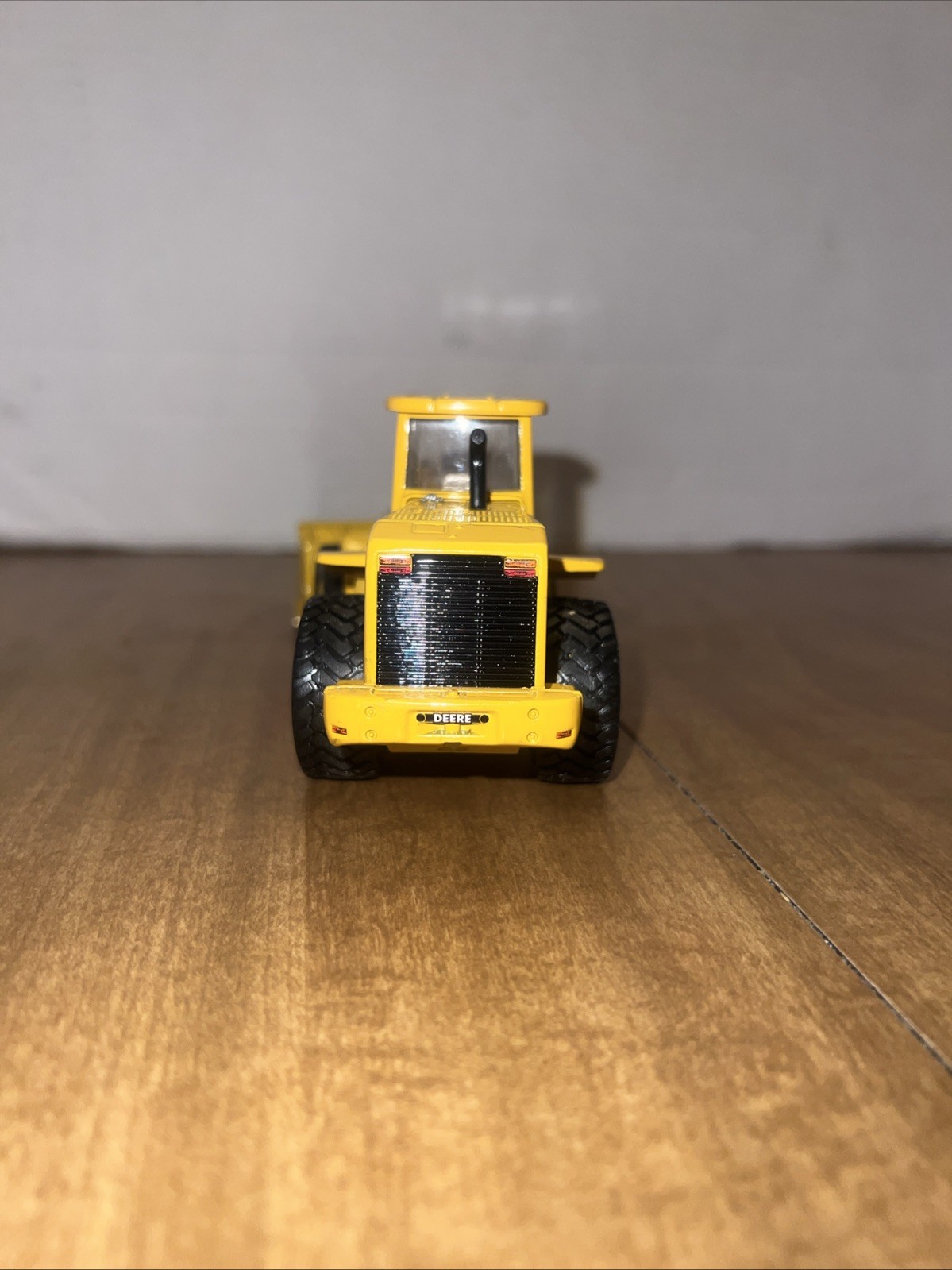 Vintage Ertl Diecast John Deere 744H Wheel Loader 1/50 scale yellow farm toy