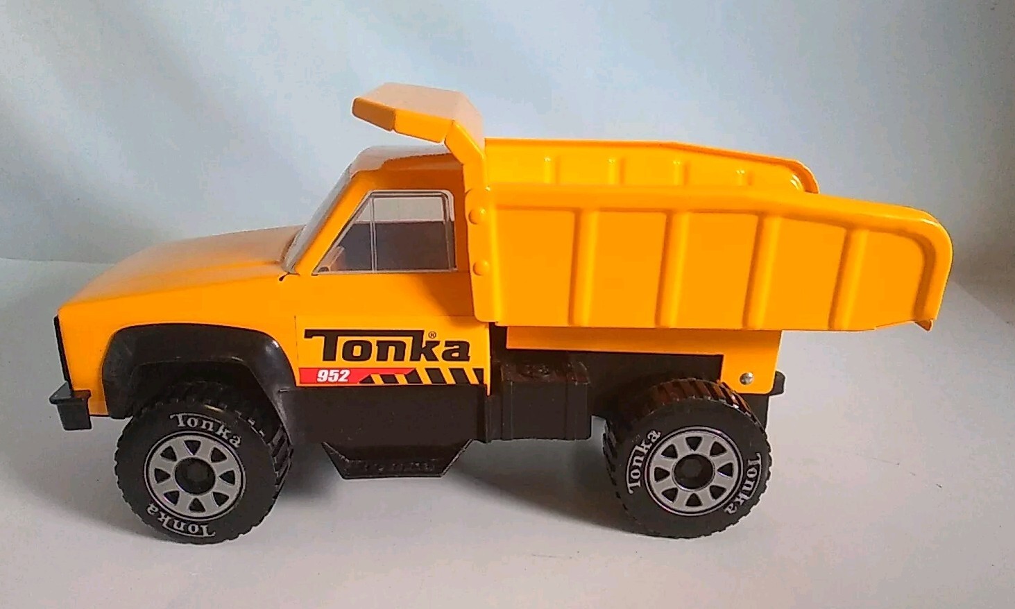 Tonka 952 Metal Pickup Dump Truck 13″ Hasbro 2020