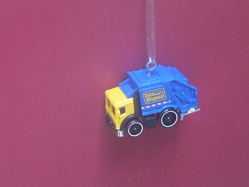 GARBAGE DISPOSAL TRASH GREEN WASTE RECYCLE TRUCK CHRISTMAS ORNAMENT ADORNO