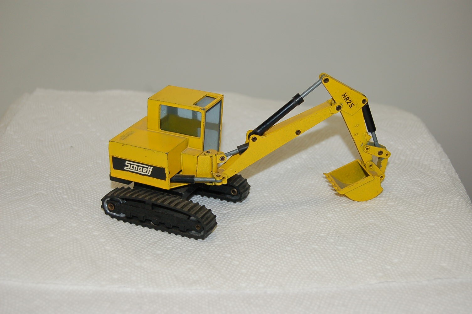 Schaeff HR25 Excavator Toy