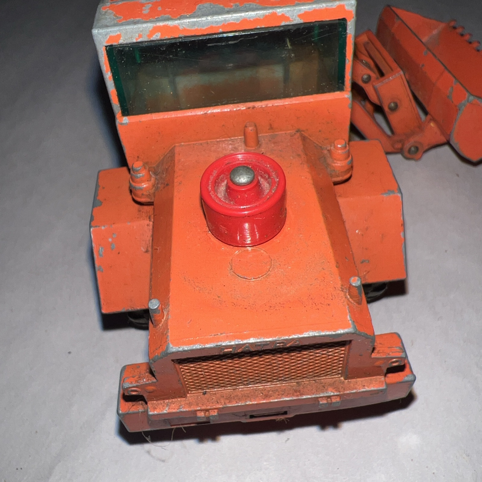 Hatra K-3 Tractor Shovel, “Matchbox” King Size Lesney England Vintage Toy