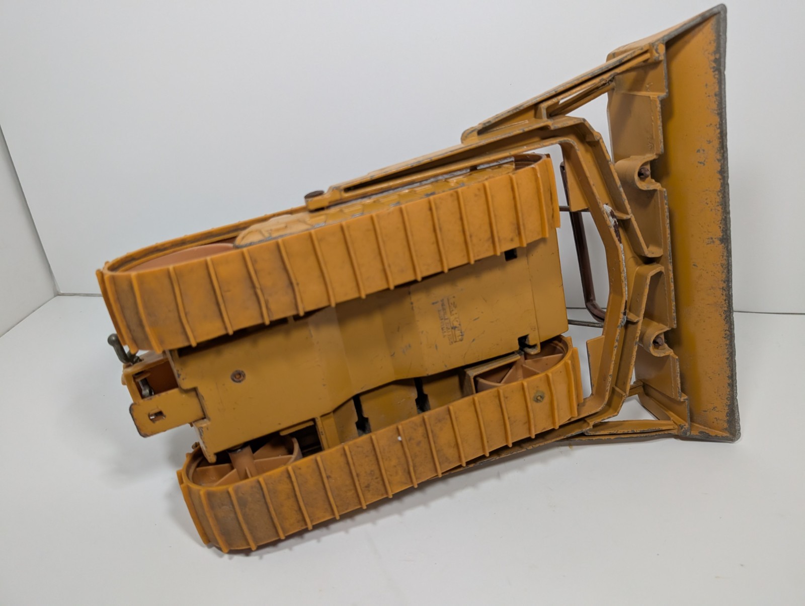 Vintage Ertl Case 1550 Bulldozer Winch 1/16 Diecast Metal USA Bulldozer
