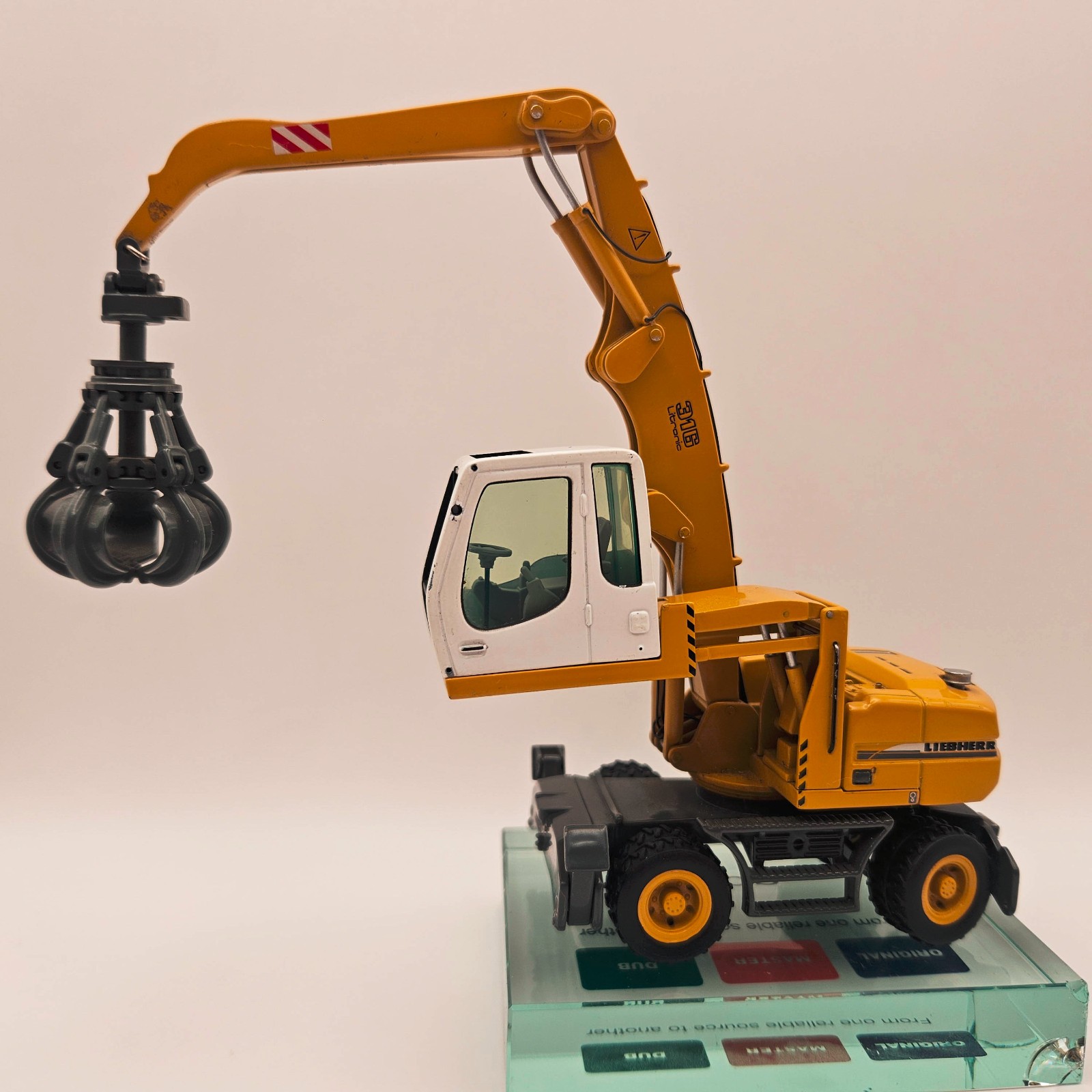 NZG 497 1:50 Scale Diecast Liebherr 316 Wheeled Excavator Scrap Handler Litronic