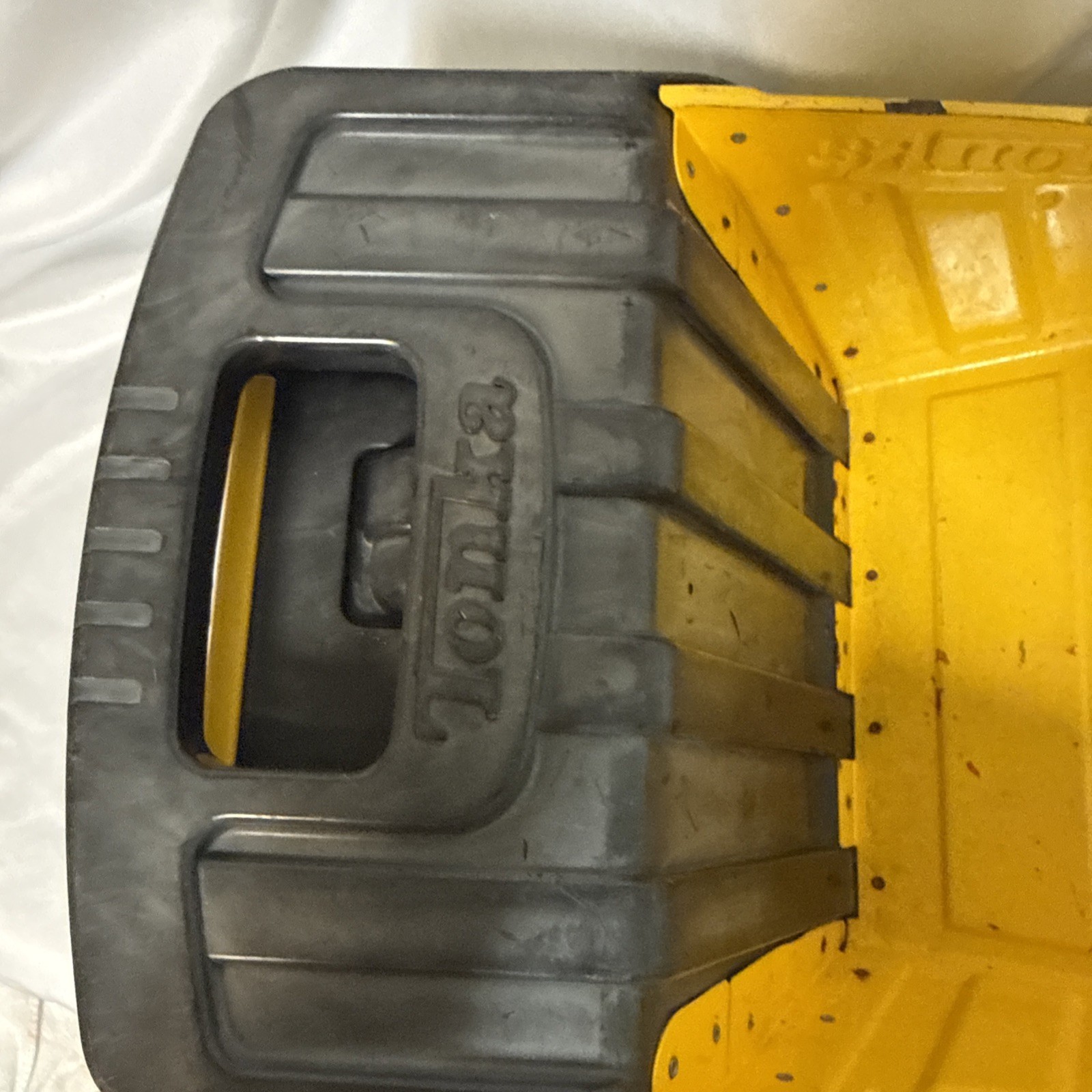 Tonka 90667 Toughest Mighty Dump Truck – Yellow