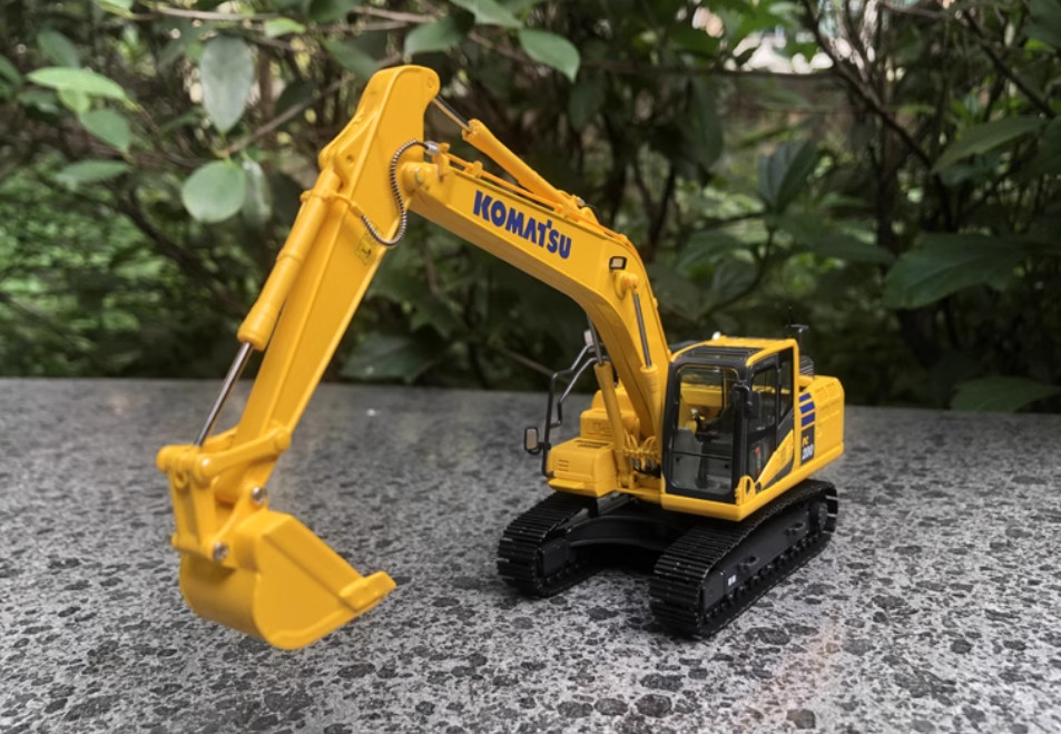1:50 KOMATSU PC200-11 Excavator Construction Machine Equipment Diecast Model