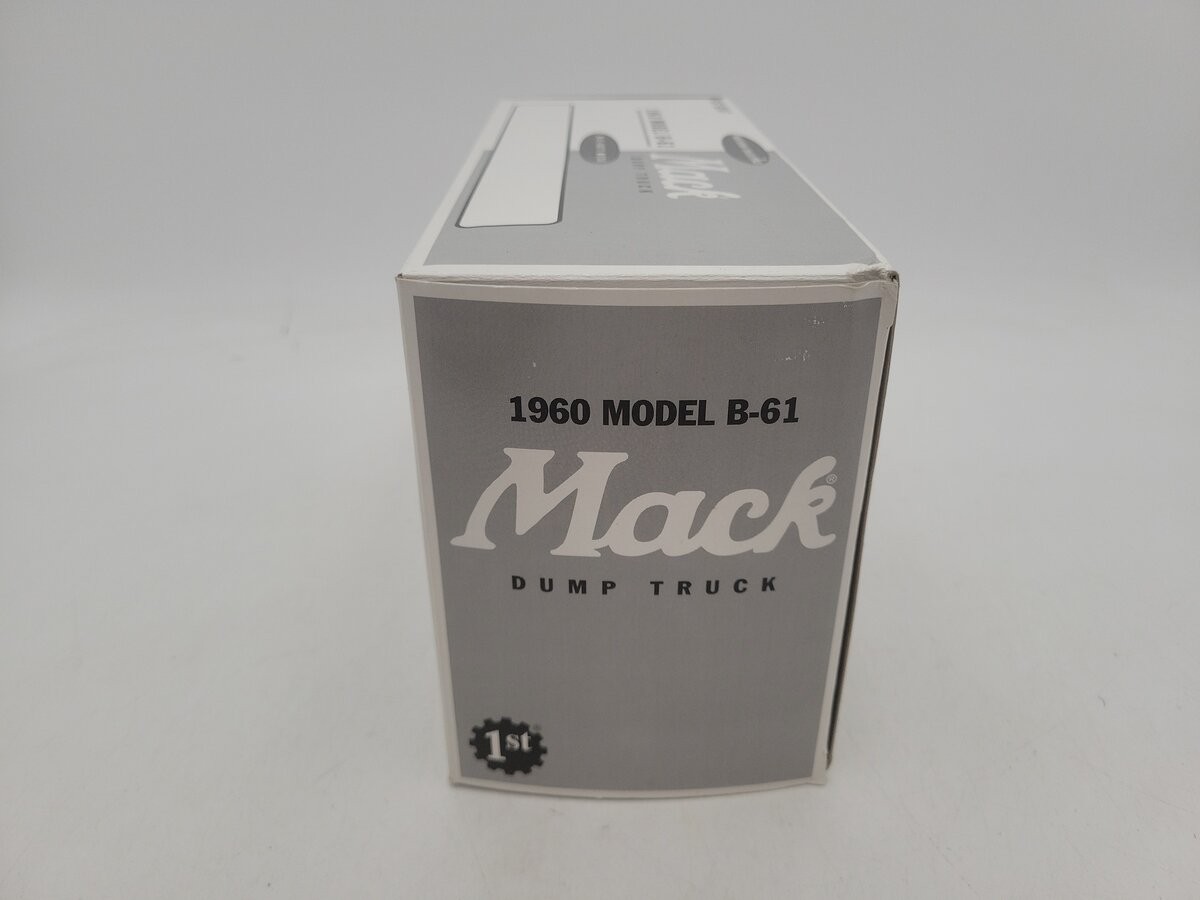 First Gear 19-0008 1:34 Scale 1960 Model B-61 Mack Dump Truck EX/Box