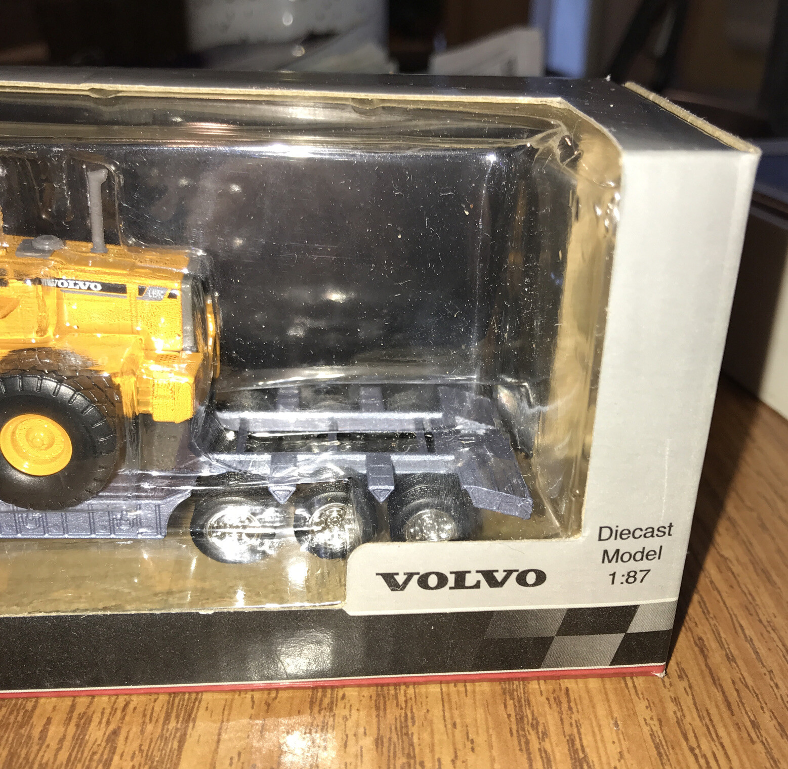 NIB MOTORART SEMI TRACTOR TRAILER TRUCK VOLVO FRONT LOADER 1:87 DIECAST