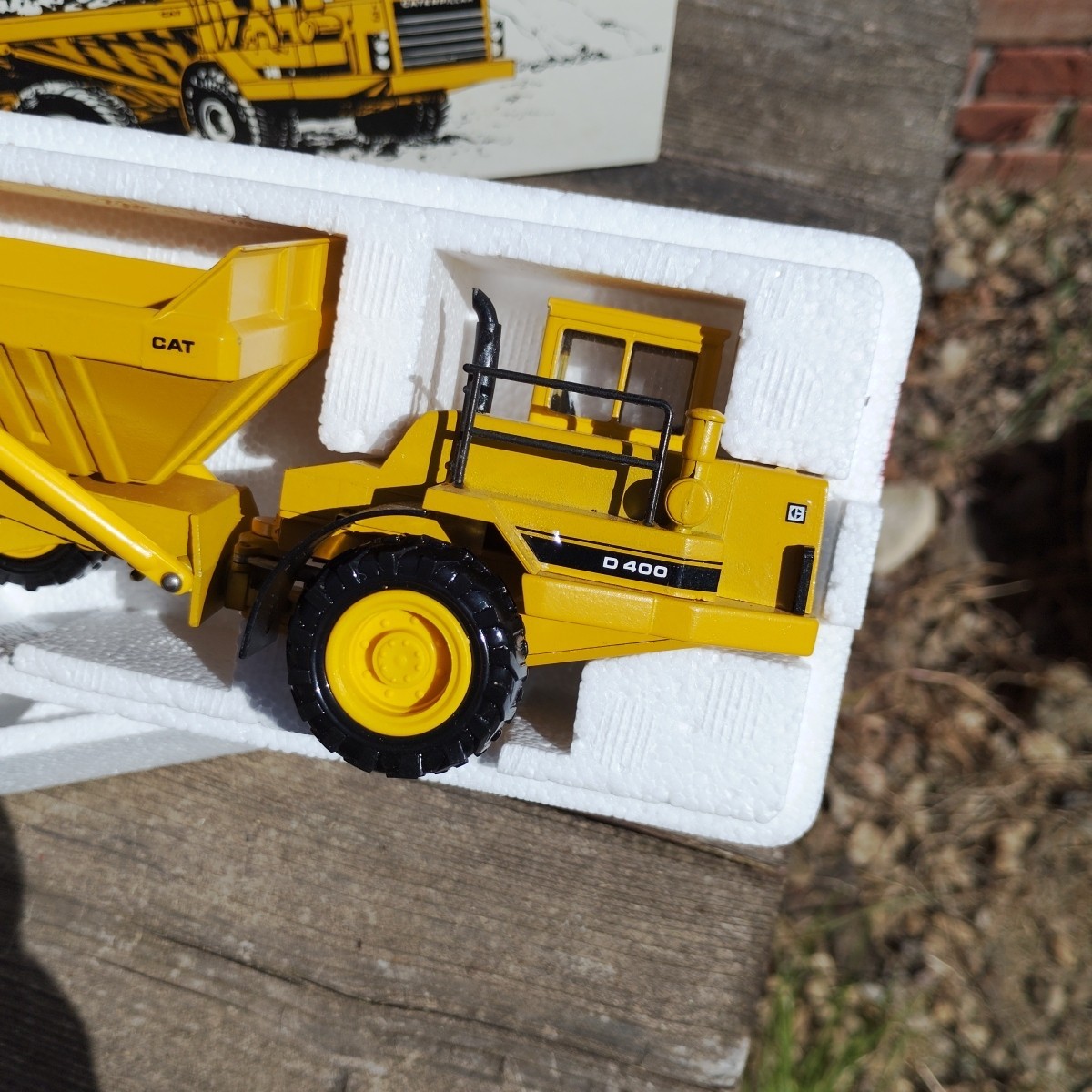CAT Caterpillar D400 Articulated Dump Truck Yellow 2862 1:50 Scale Conrad Sleeve