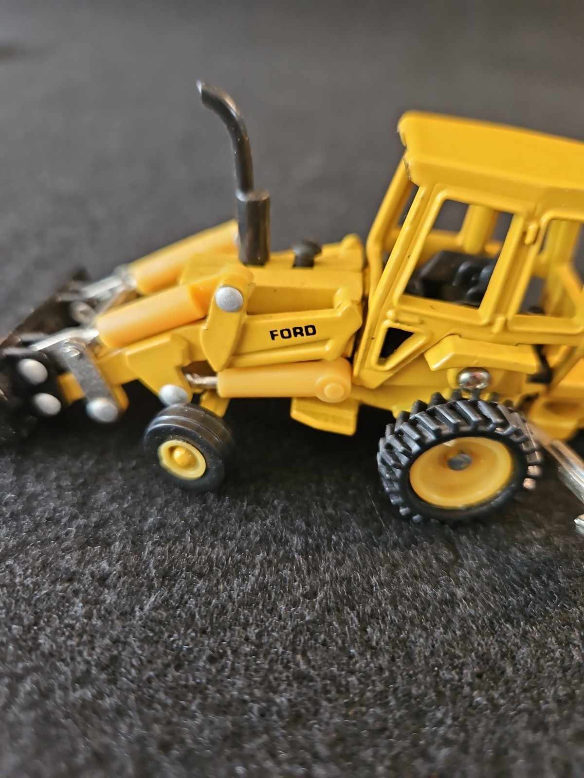 ERTL Ford 555B Backhoe Loader 1:64 Die Cast Construction Tractor USA