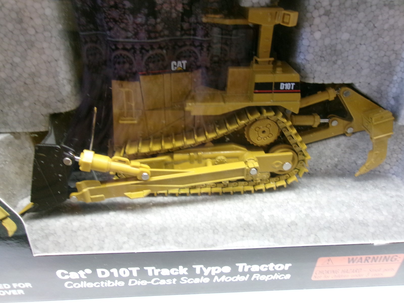 NORSCOT 1:50 scale CAT D10T TRACK TYPE TRACTOR (55158)