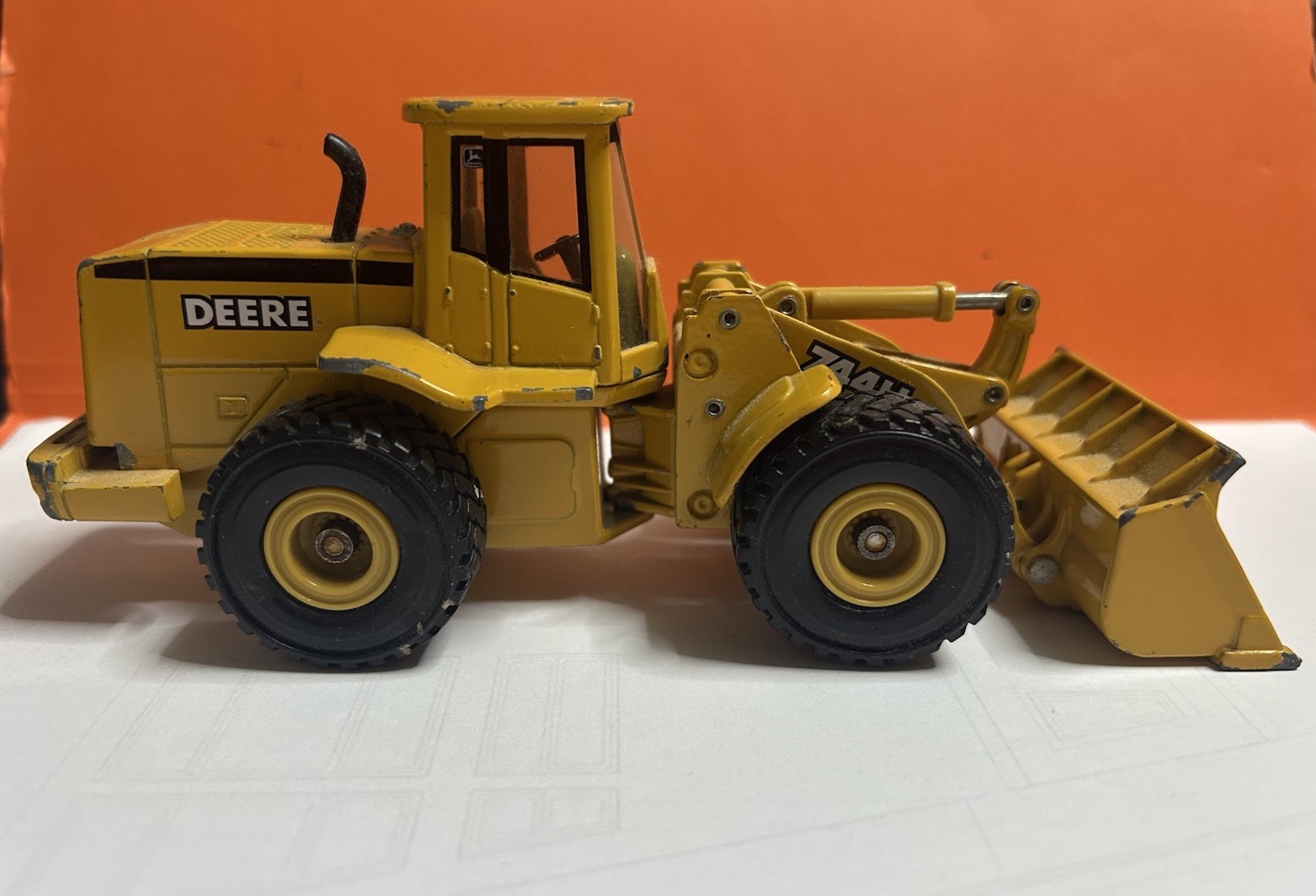 Ertl John Deere 744H Diecast Construction Loader Toy Yellow Black Model 2389F