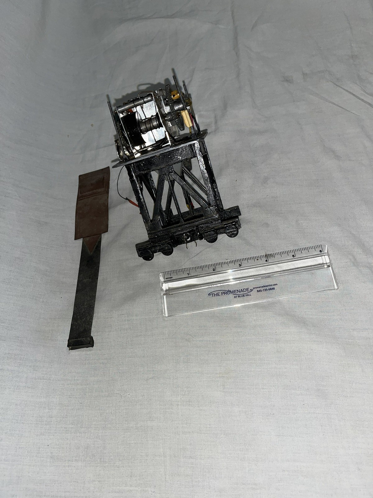 ODD RARE VINTAGE H.O. DIE CAST MOTORIZED CRANE / COAL LOADER FOR RESTORATION