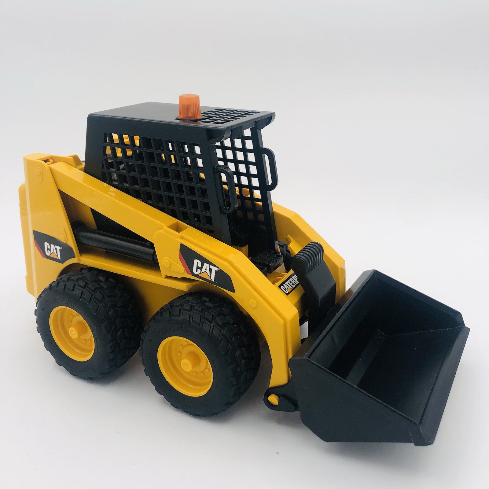 Bruder 2018 Cat Front End Loader 2589/02 – Caterpillar, Made in Germany