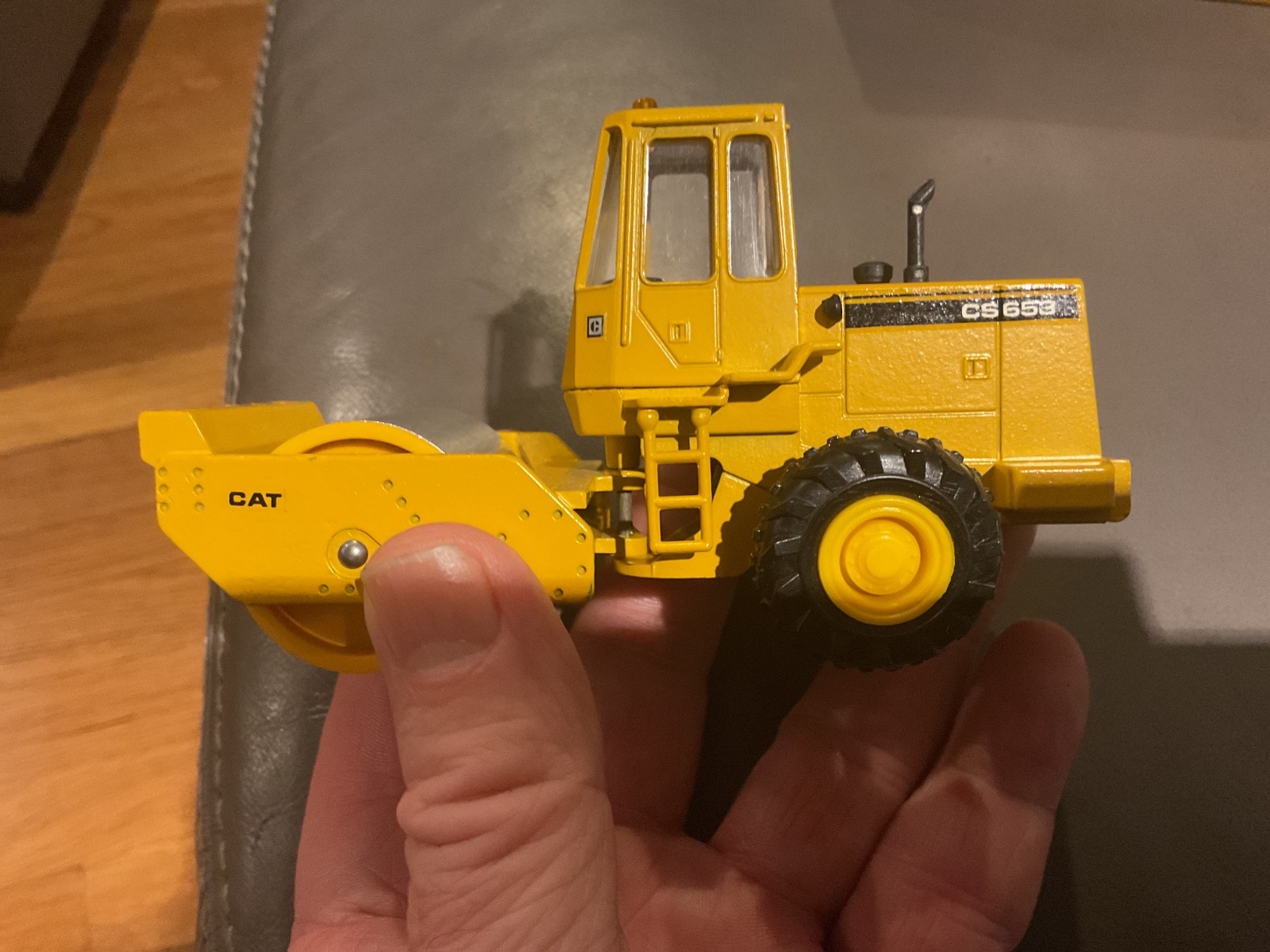 Conrad CAT CS 653 Compactor Model No. 2889 scale 1:50 Caterpillar W Germany NIB