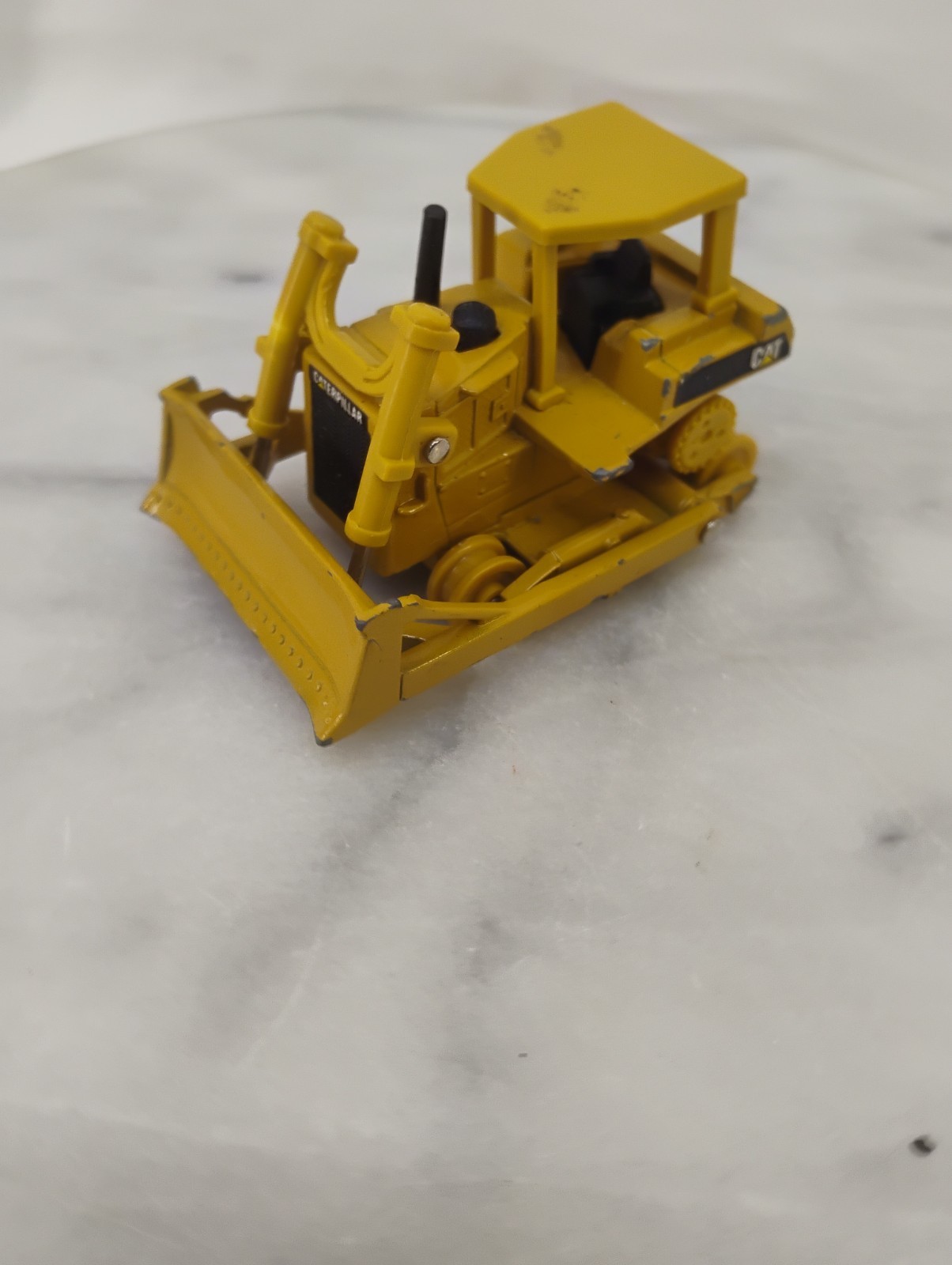 1 ERTL INTERNATIONAL TD20 SERIES E CRAWLER, VINTAGE CONSTRUCTION TOY DIE CAST
