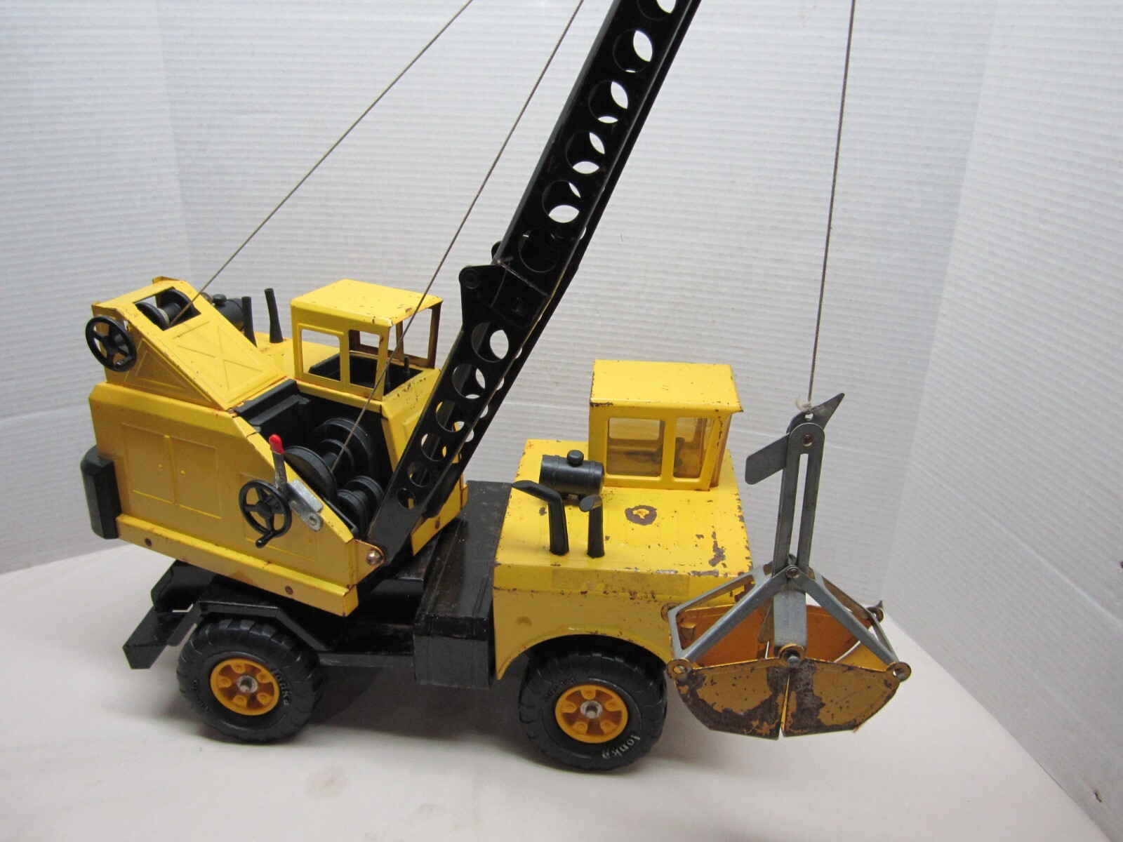 Vintage 1970’s Tonka Mighty Mobile Crane MR970 Metal Steel Truck with Clam