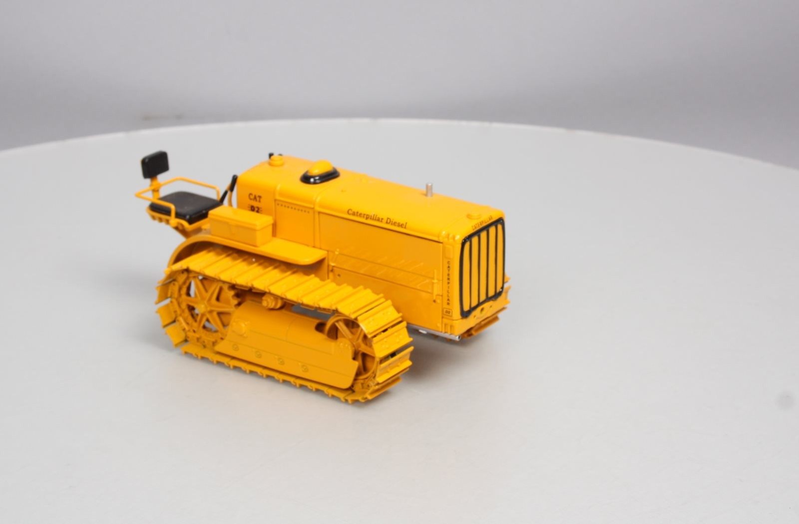 SpecCast CUST-781 1:16 Caterpillar D2 Track-Type Tractor LN/Box
