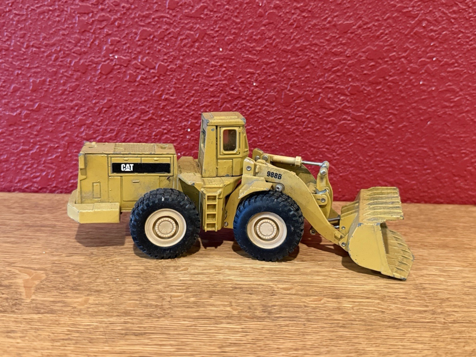 ERTL CAT Caterpillar Wheel Loader 988B 1445F Yellow Die Cast Model Vintage