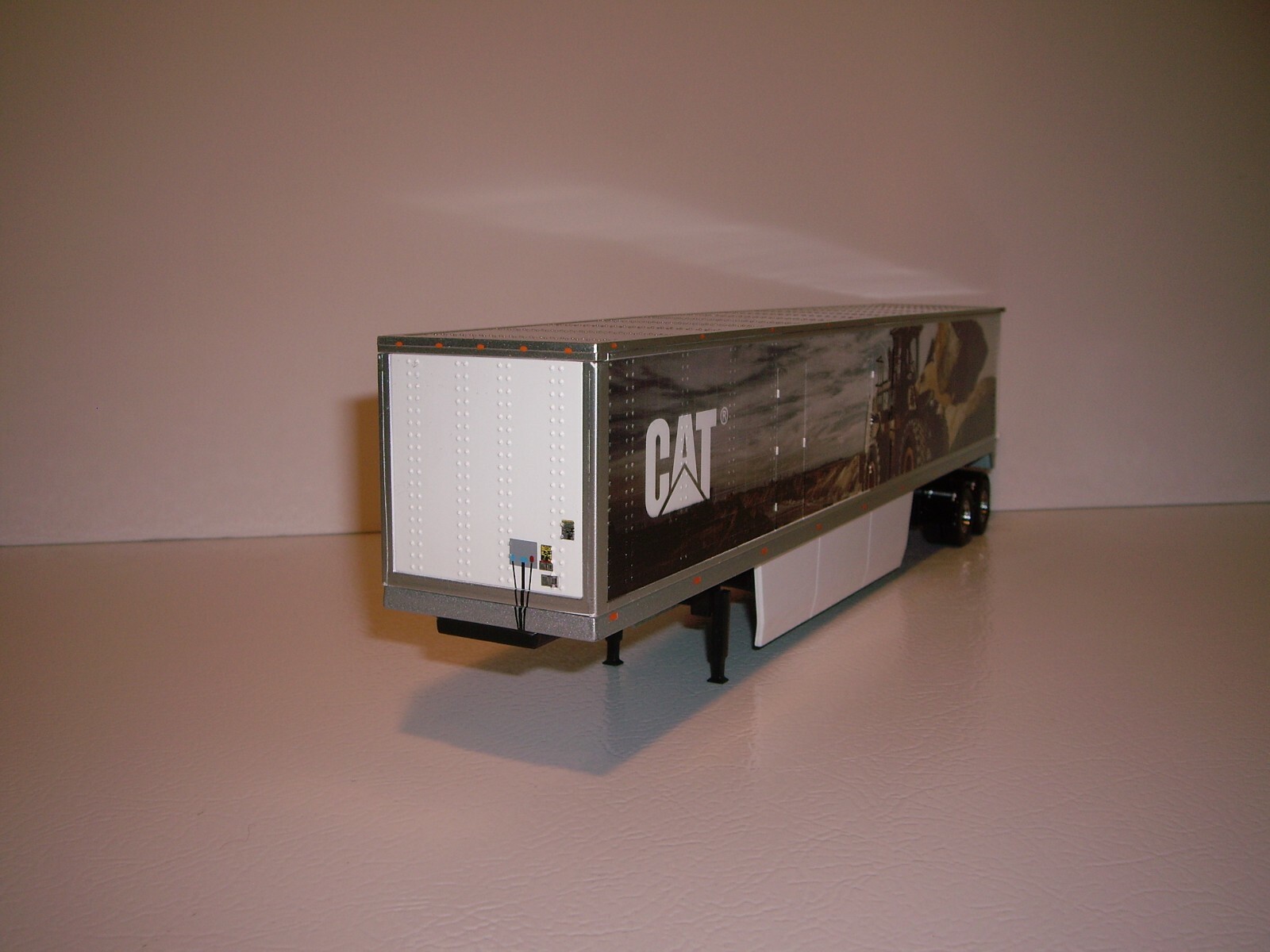 DIECAST MASTER 1/50 CAT CT660 DAYCAB WITH CAT MURALED DRYVAN SAME AS FIRST GEAR