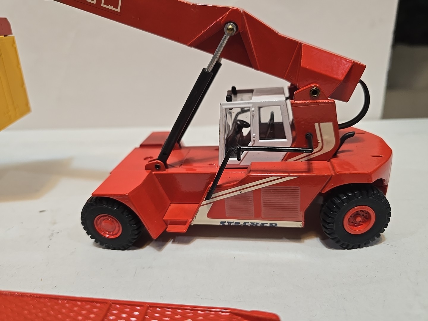 1:50 Container Crane Diecast Construction Truck Metal Joal Stacker Miller 923
