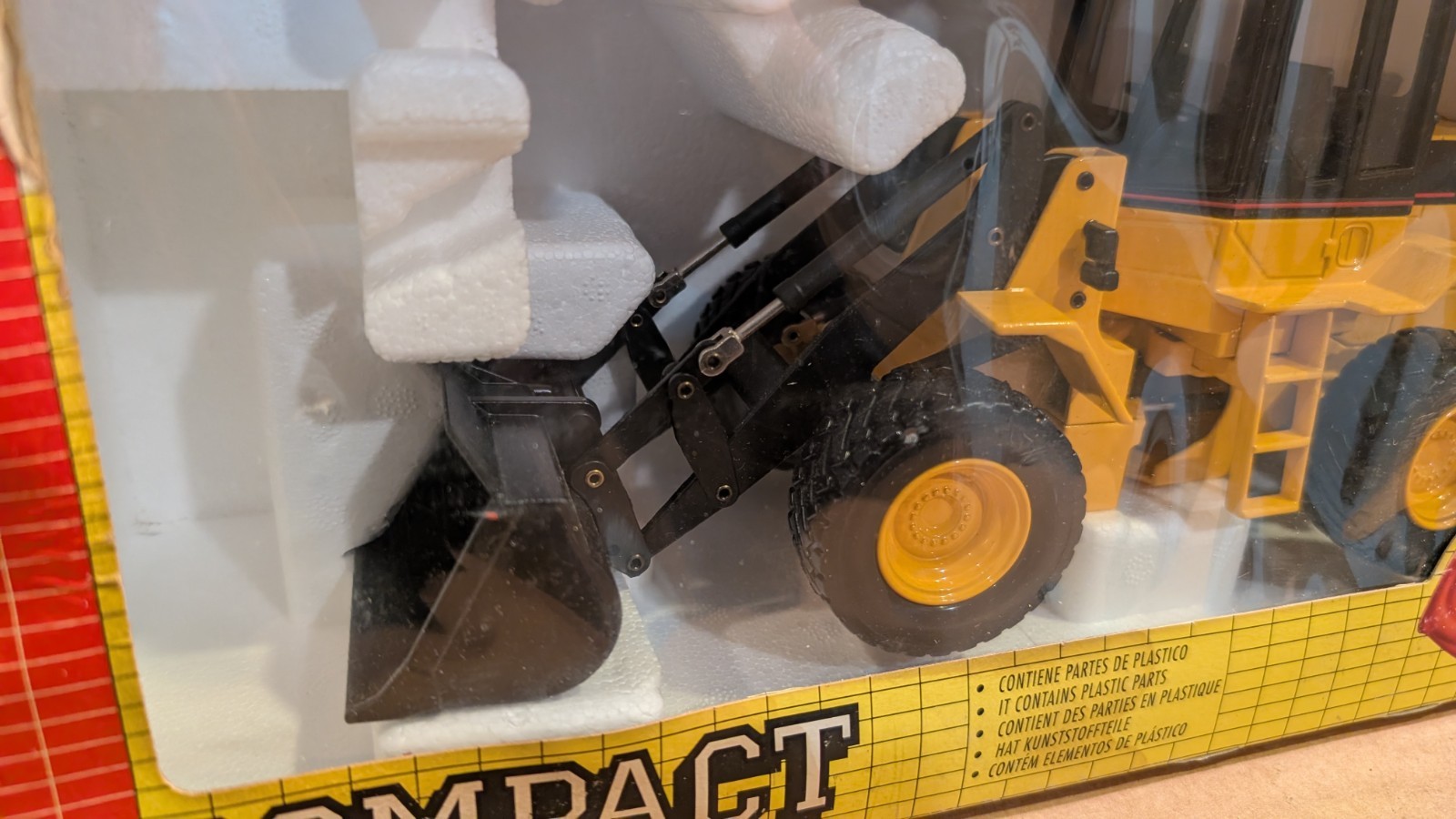 Joal Compact 1:25 scale Caterpillar Loader IT18F new in box. Box damaged