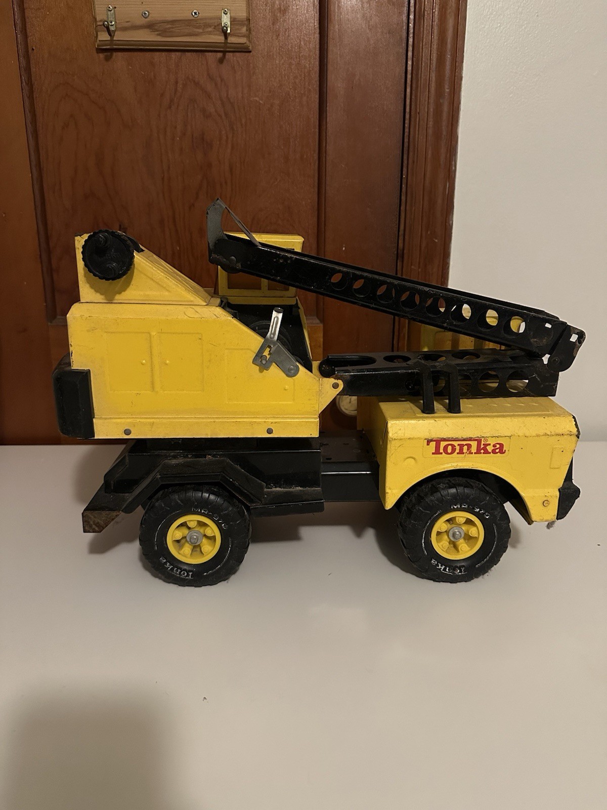 Vintage TonkaCrane Metal Truck MR970 Toy (missing Bucket)