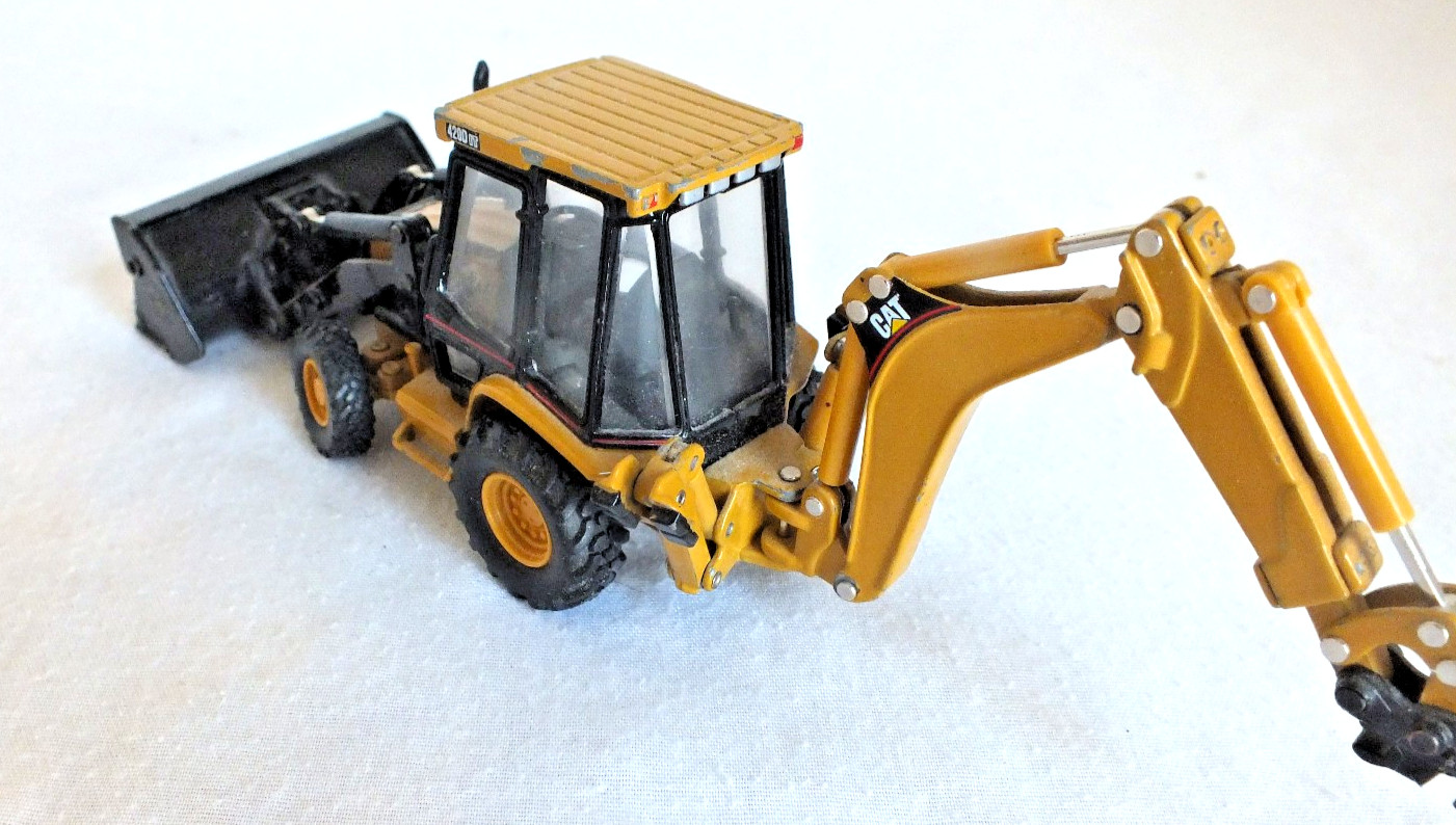 Small heavy equipment backhole loader caterpillar Norscot 55061 die cast 1:50