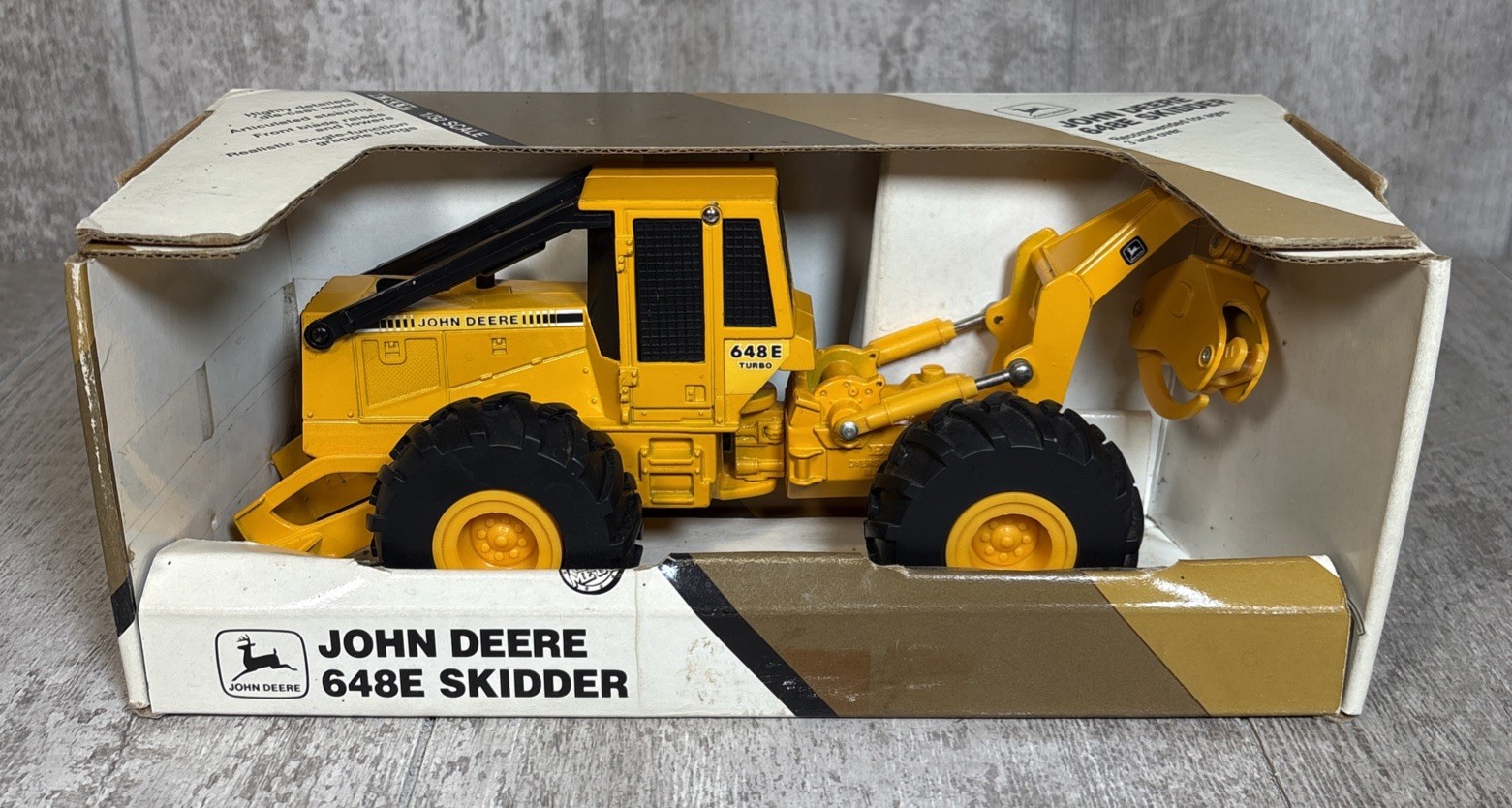 1/32 Ertl John Deere 648E Log Skidder Diecast w/ Box