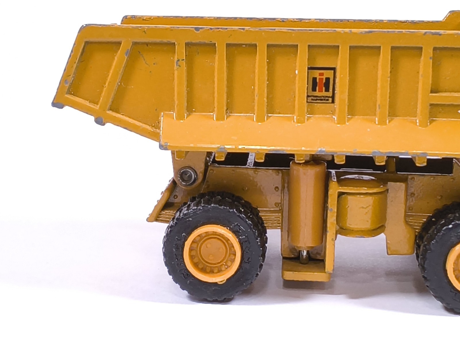 Ertl IH International 3214G Articulated Dump Truck Diecast Mining Toy
