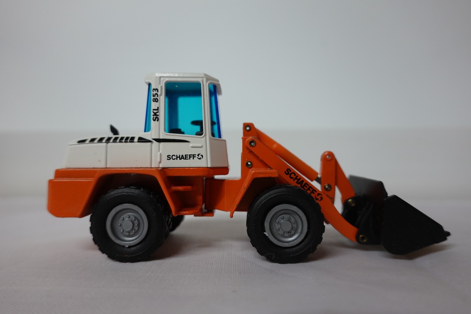 NZG 438 SCHAEFF SKL853 WHEEL LOADER 1:50 Scale