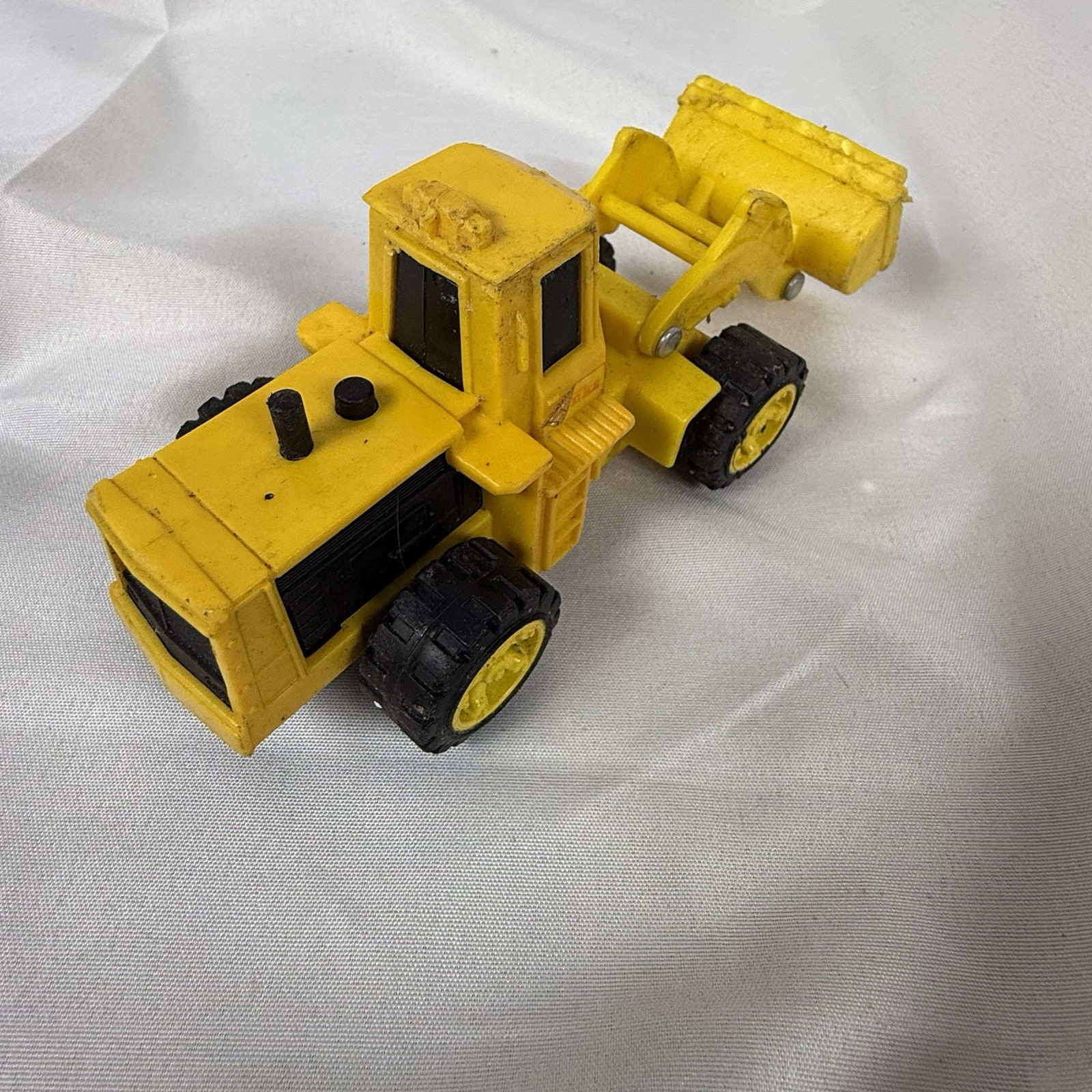 Tonka 1990 Front End Loader 1:64 Scale With Moving Loader Bucket NICE!