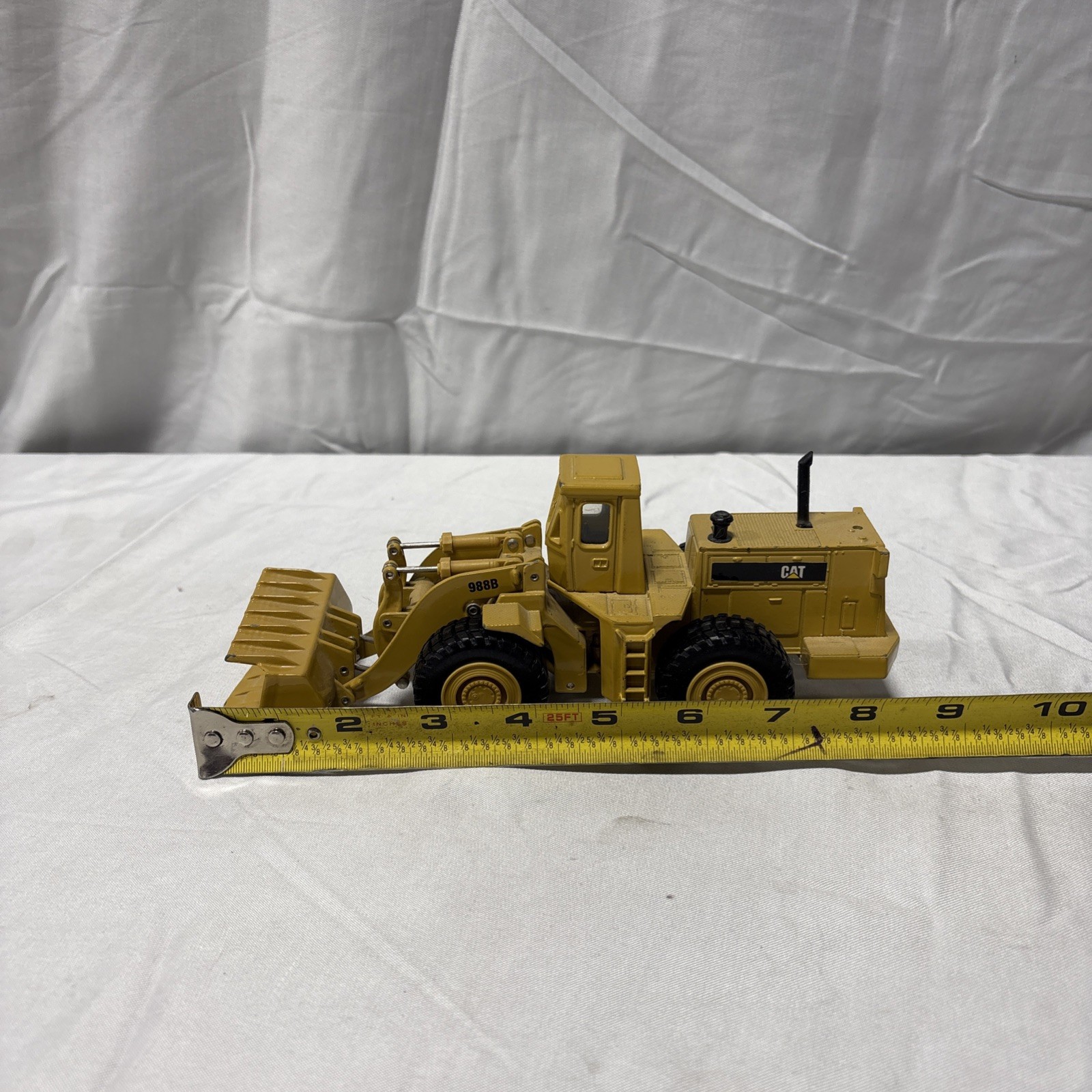ERTL CAT Caterpillar Wheel Loader 988B Yellow Die Cast Model Vintage