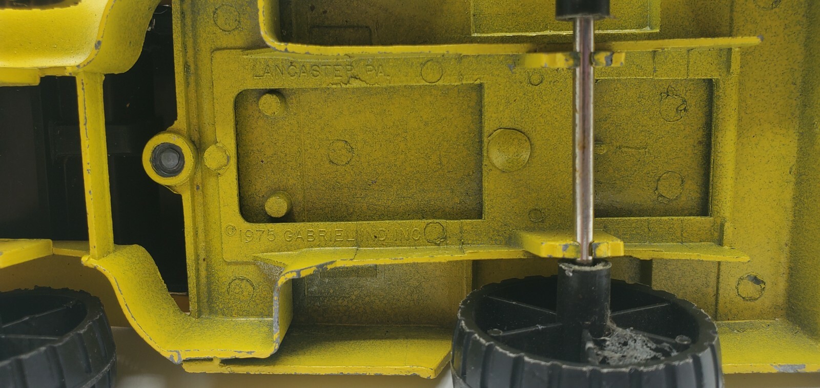 Vintage Gabriel Industries 1975 Truck Toy (Yellow)