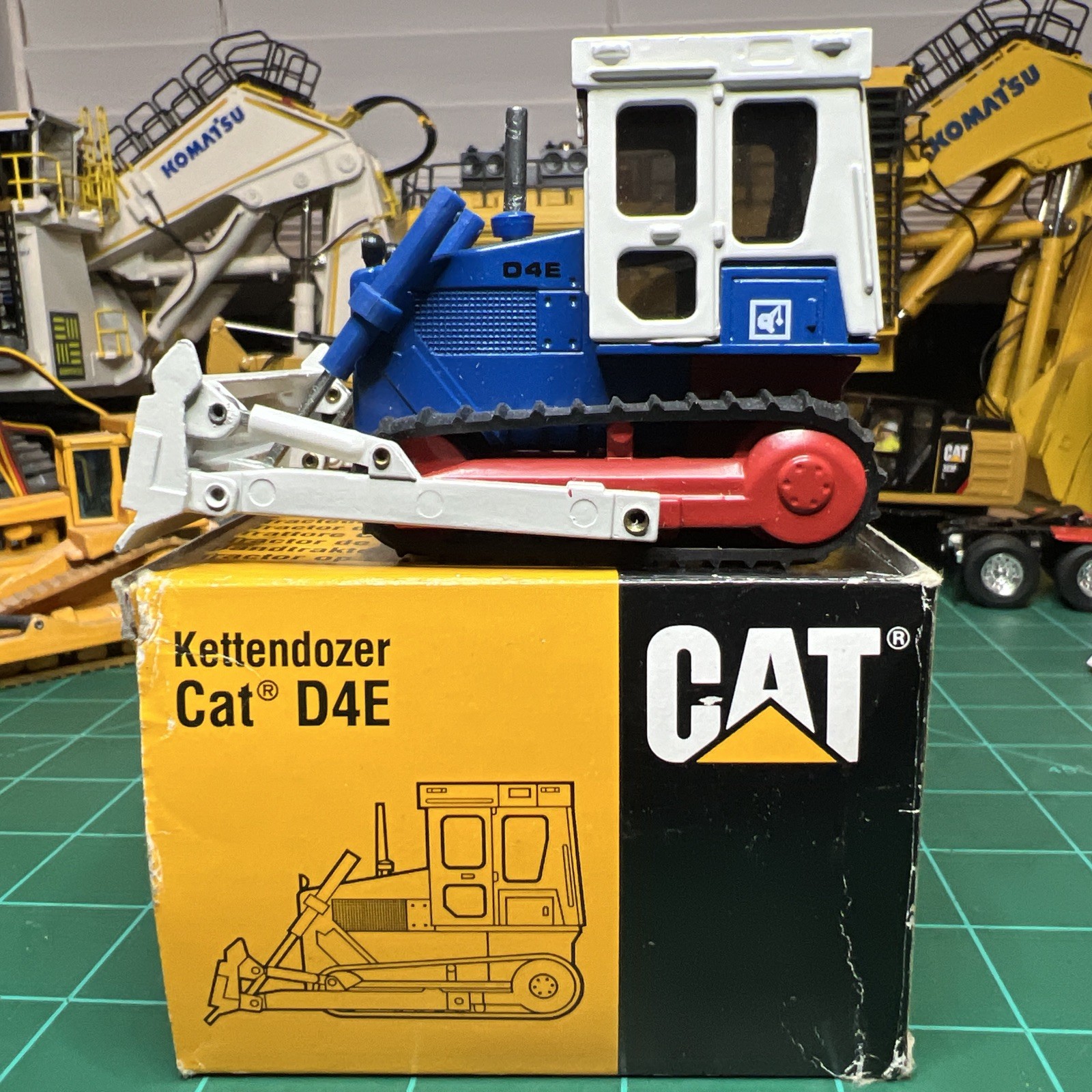 Caterpillar Cat D4E Dozer – NZG 1:50 Scale Quakernack Diecast Model #205