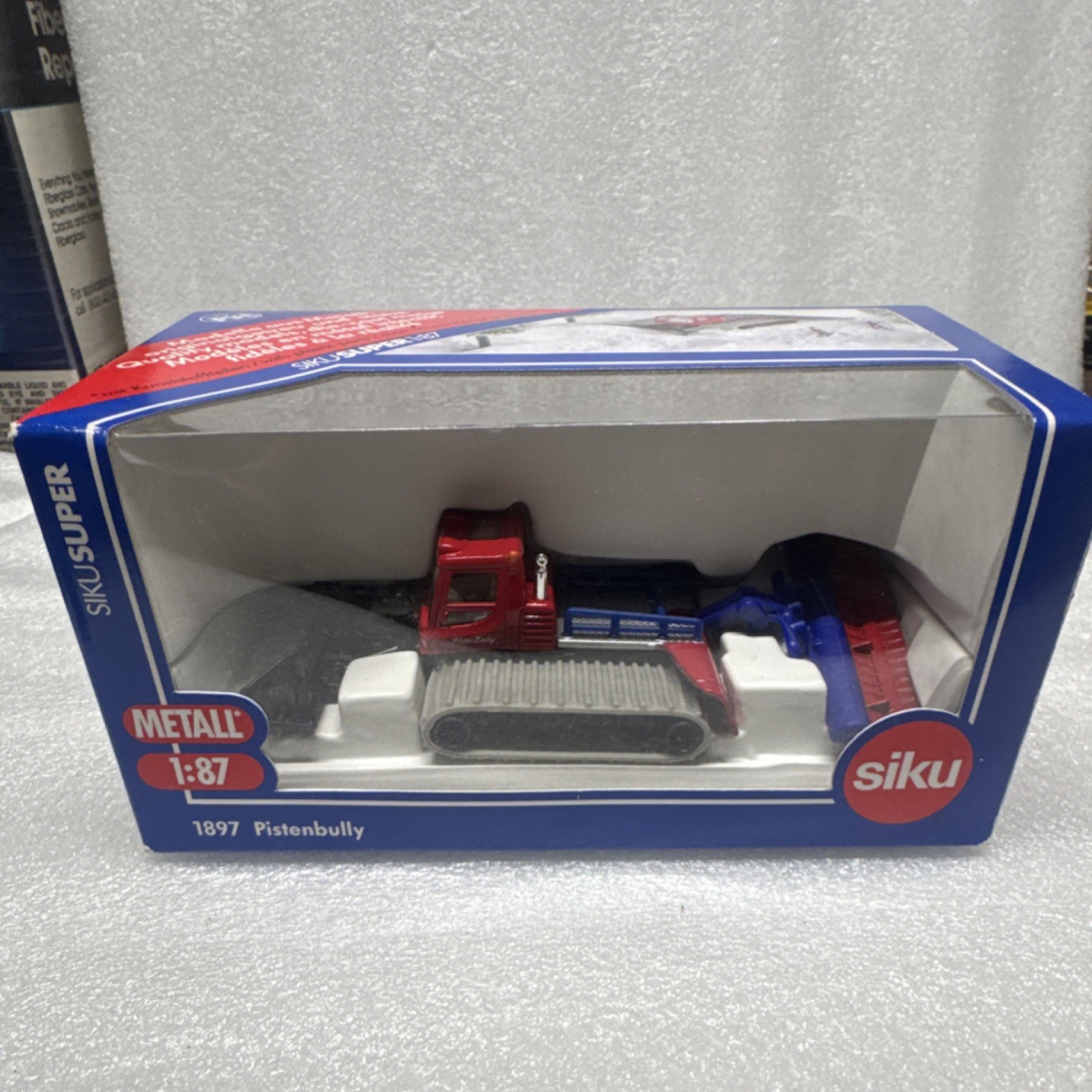 Siku Super 1897 Pistenbully Diecast 1:87 Red Blue Unopened Box
