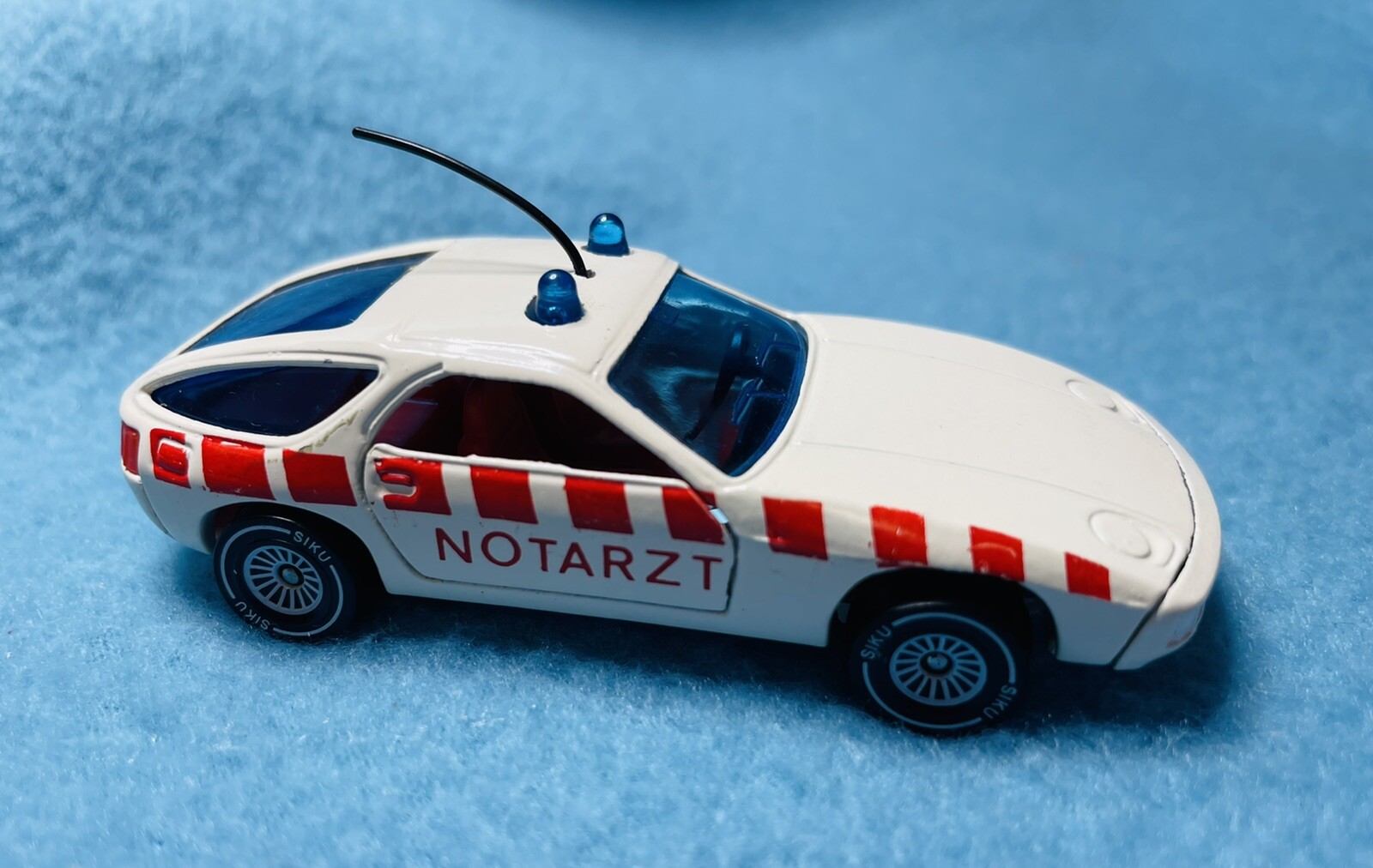 Vintage SIKU West Germany – PORSCHE 928 – NOTARZT – Police – No. 1037 – NOS