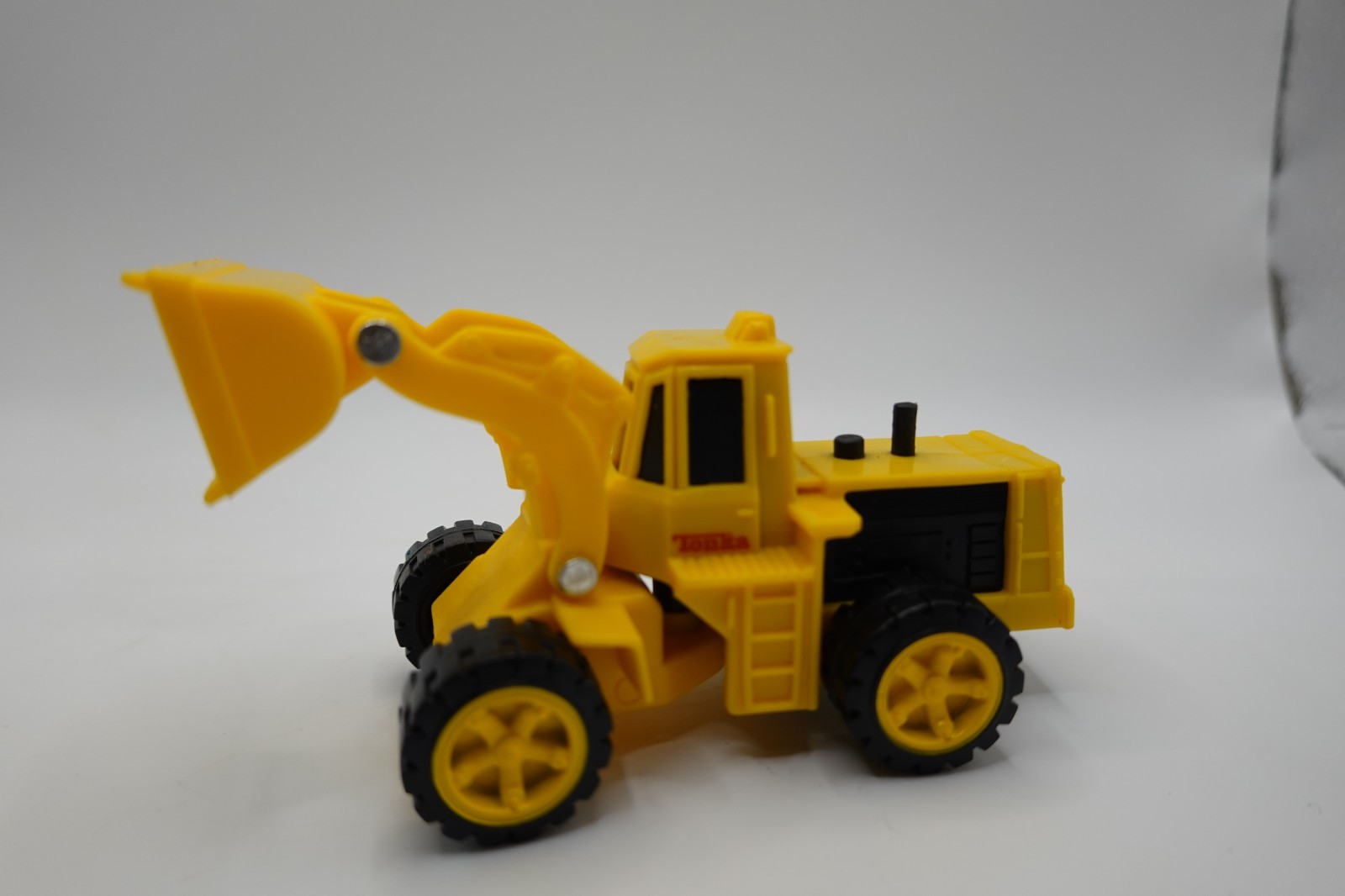 Tonka 1990 Front End Loader 1:64 Scale With Moving Loader Bucket NICE!