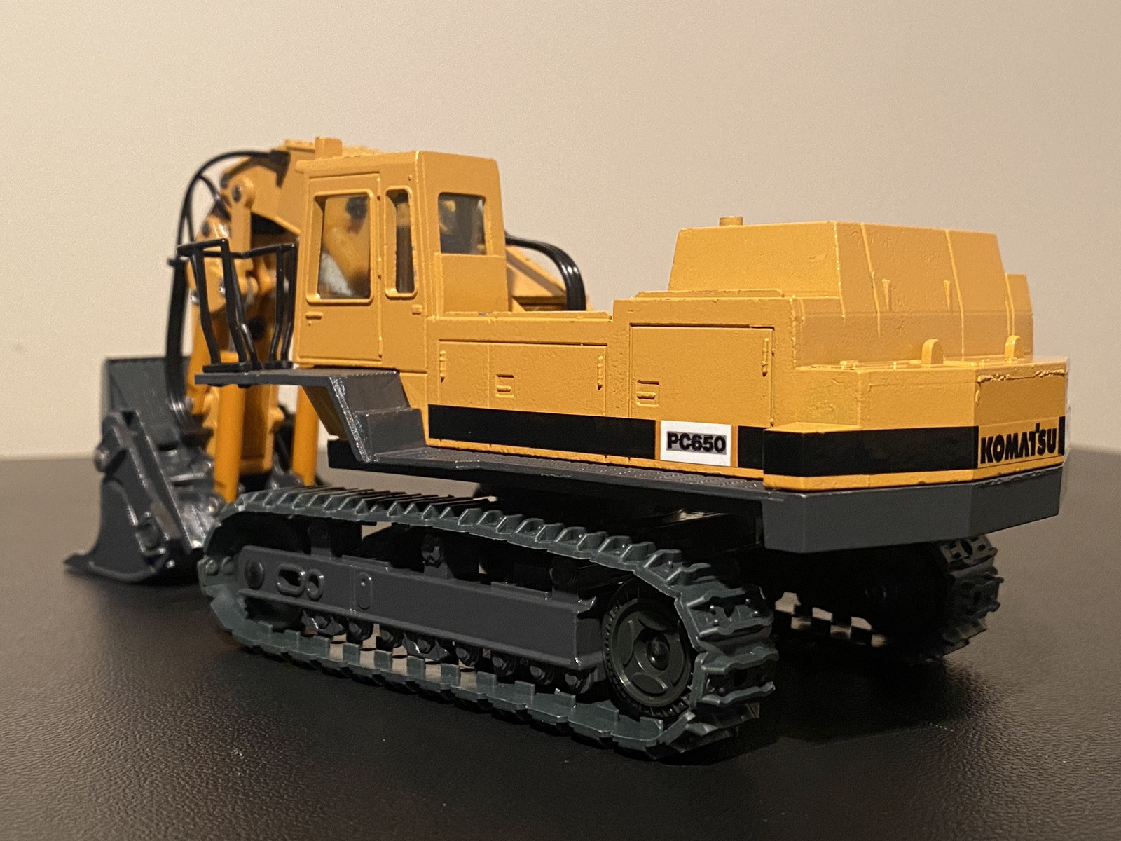 Shinsei 1:50 diecast #614 Komatsu PC650 Hydraulic Excavator Loading Shovel MINT!
