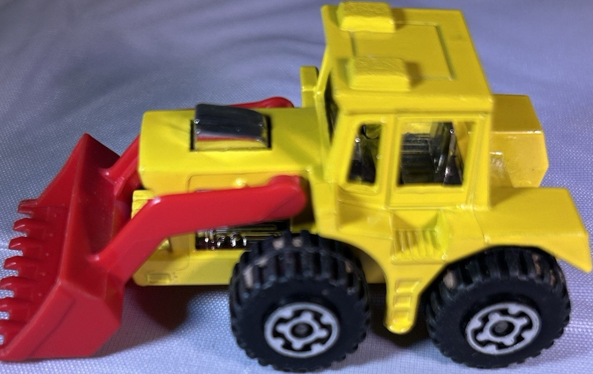 Matchbox Superfast Diecast Tractor Shovel Yellow & Red 1976 Vehicle Toy