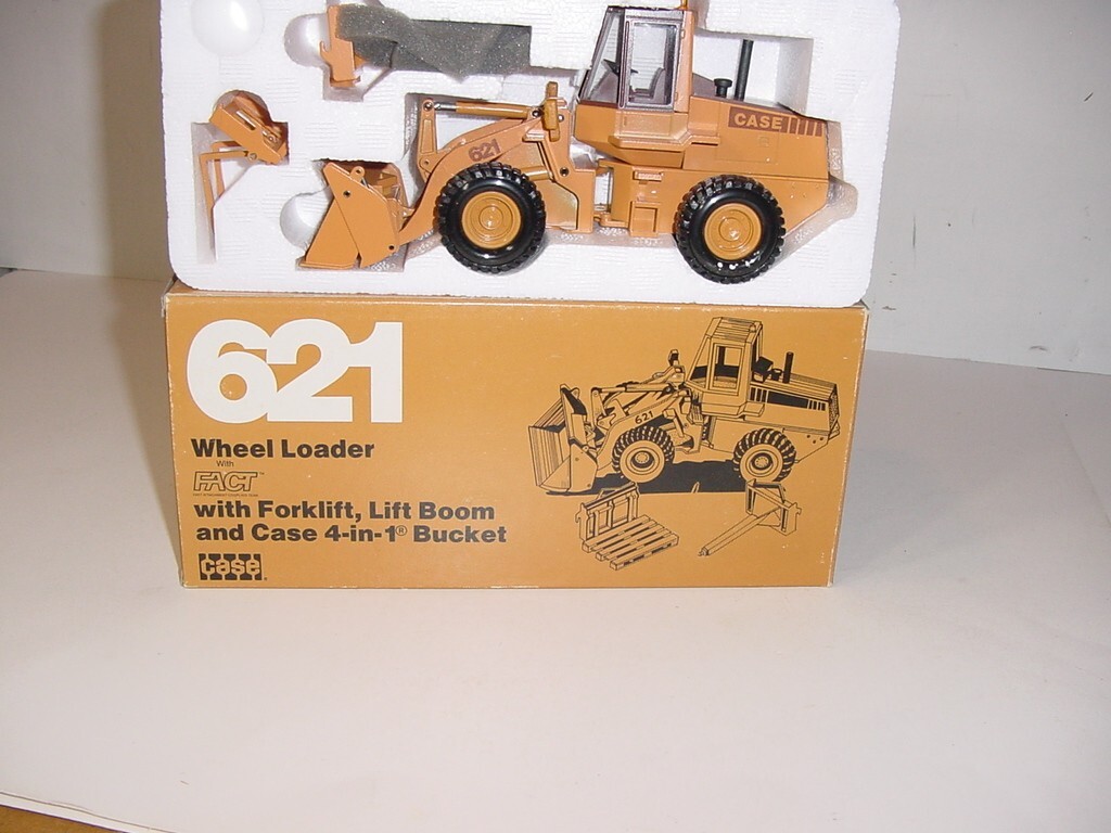 1/35 CASE 621 Wheel Loader by NZG NIB! Never Displayed!