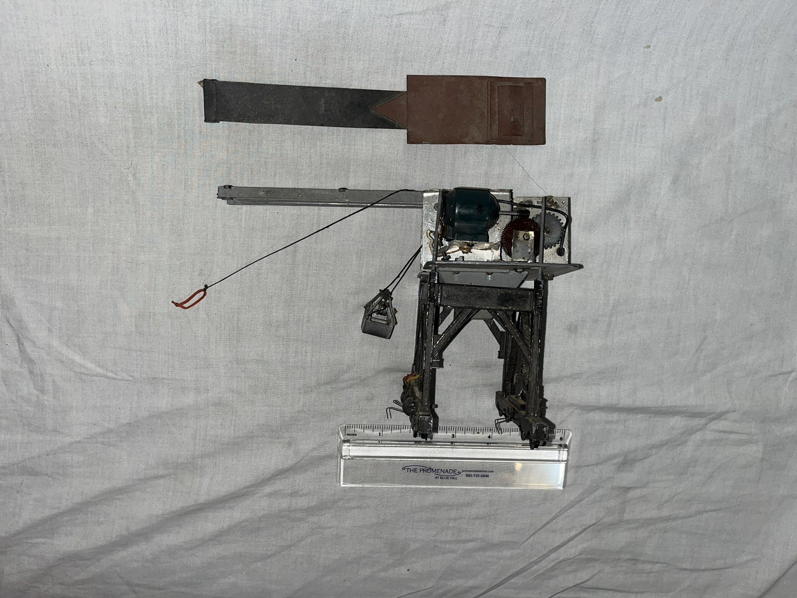 ODD RARE VINTAGE H.O. DIE CAST MOTORIZED CRANE / COAL LOADER FOR RESTORATION