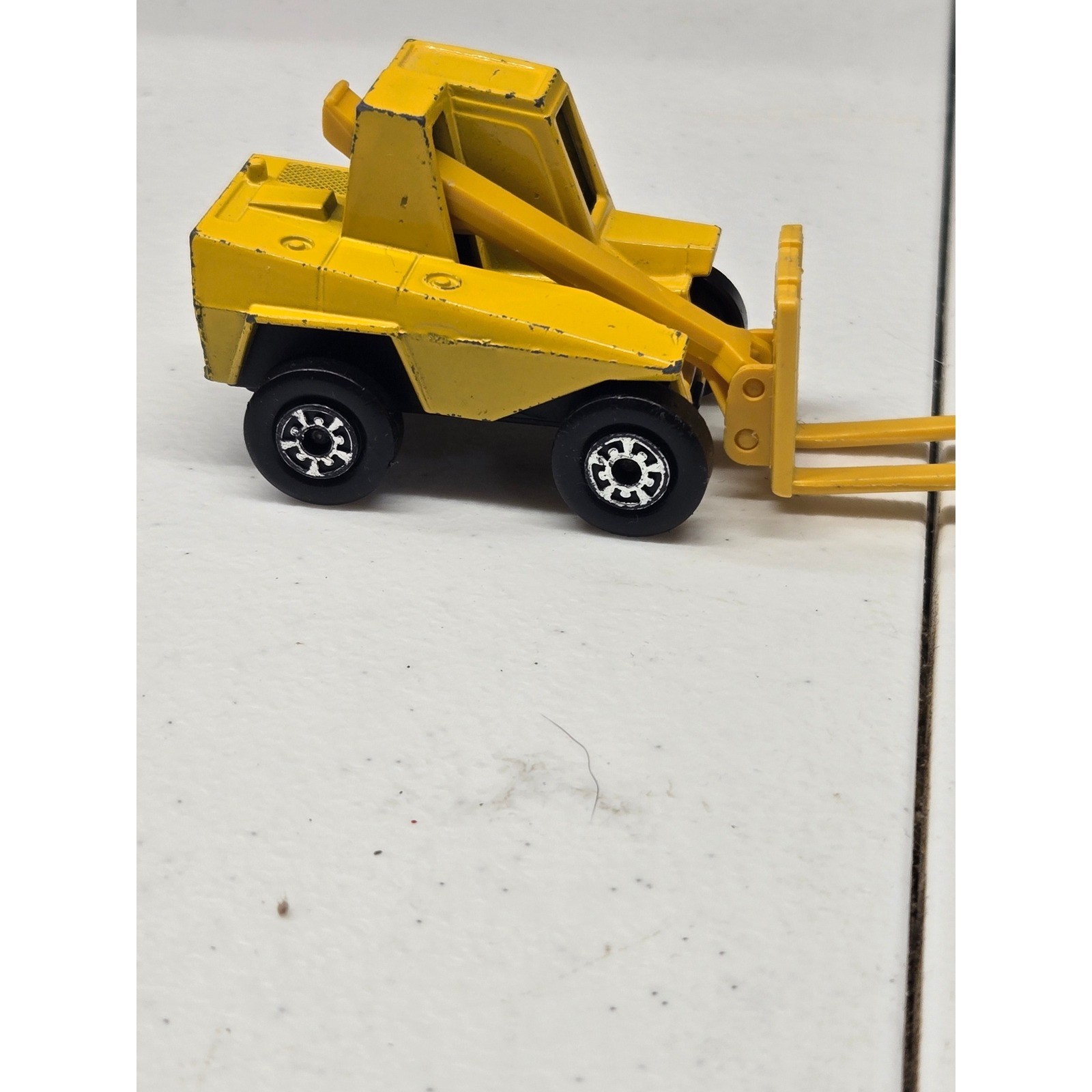 Vintage Matchbox Sambron Jacklift 1977 Lesney No 48 Yellow Diecast Made England