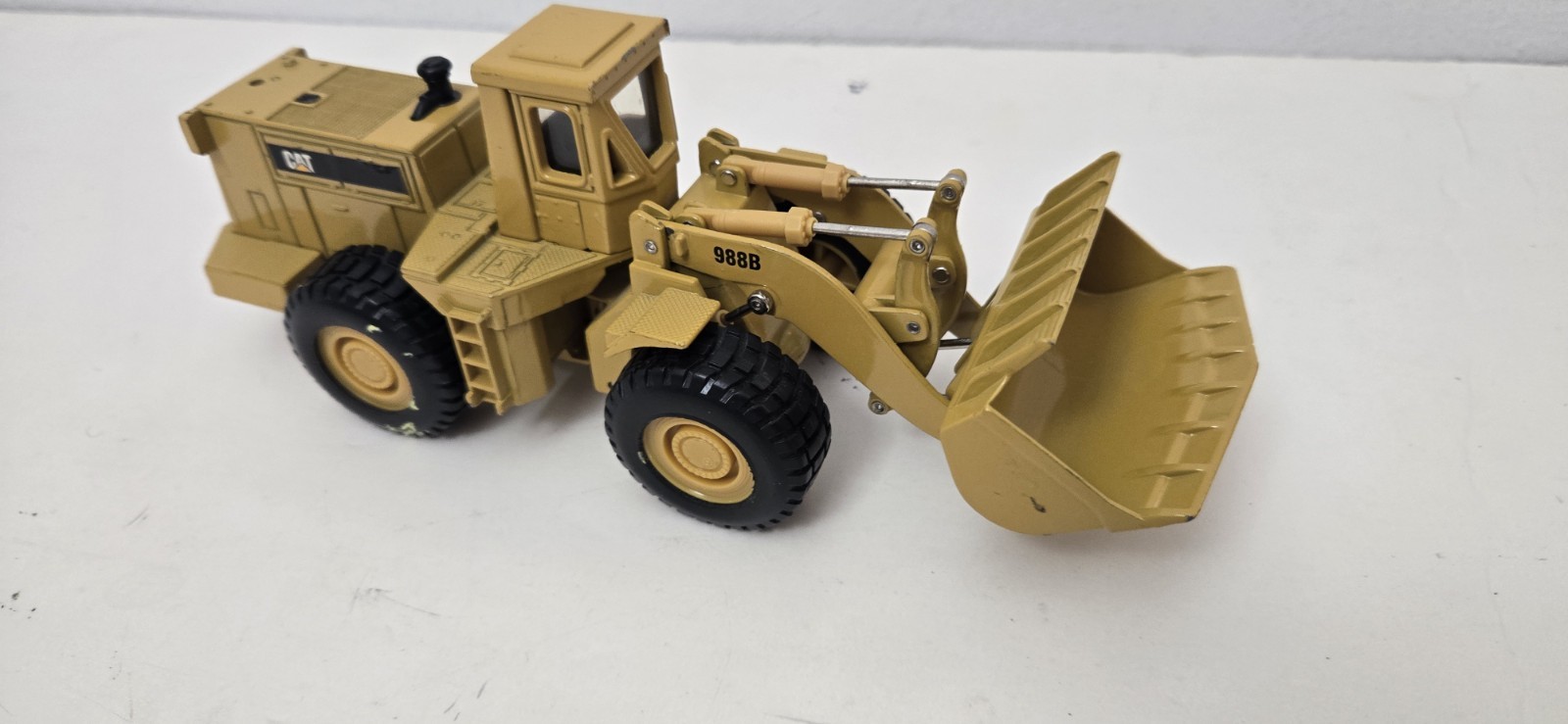 ERTL CAT Caterpillar Wheel Loader 988B Yellow Die Cast Model Vintage